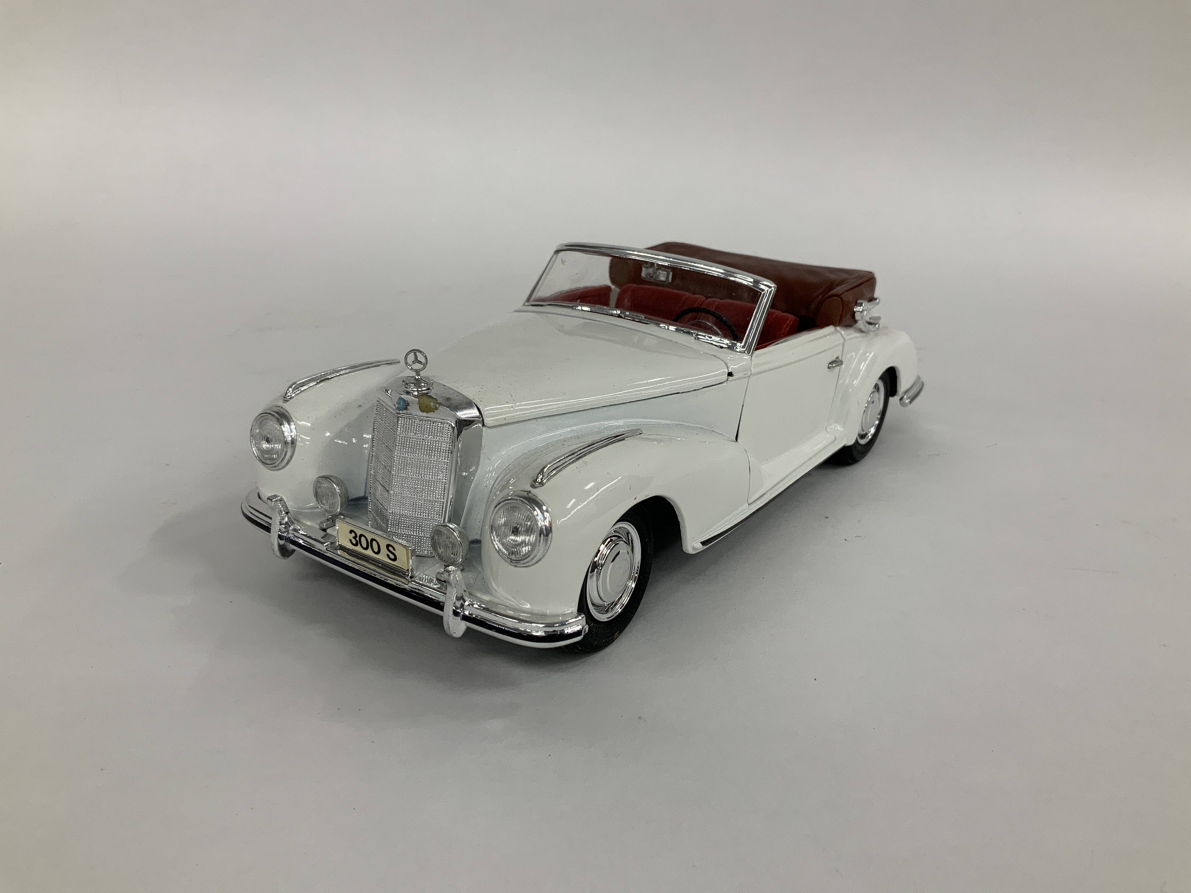 Maisto Mercedes-Benz 300 S Die-Cast Model Auction | Mecum On
