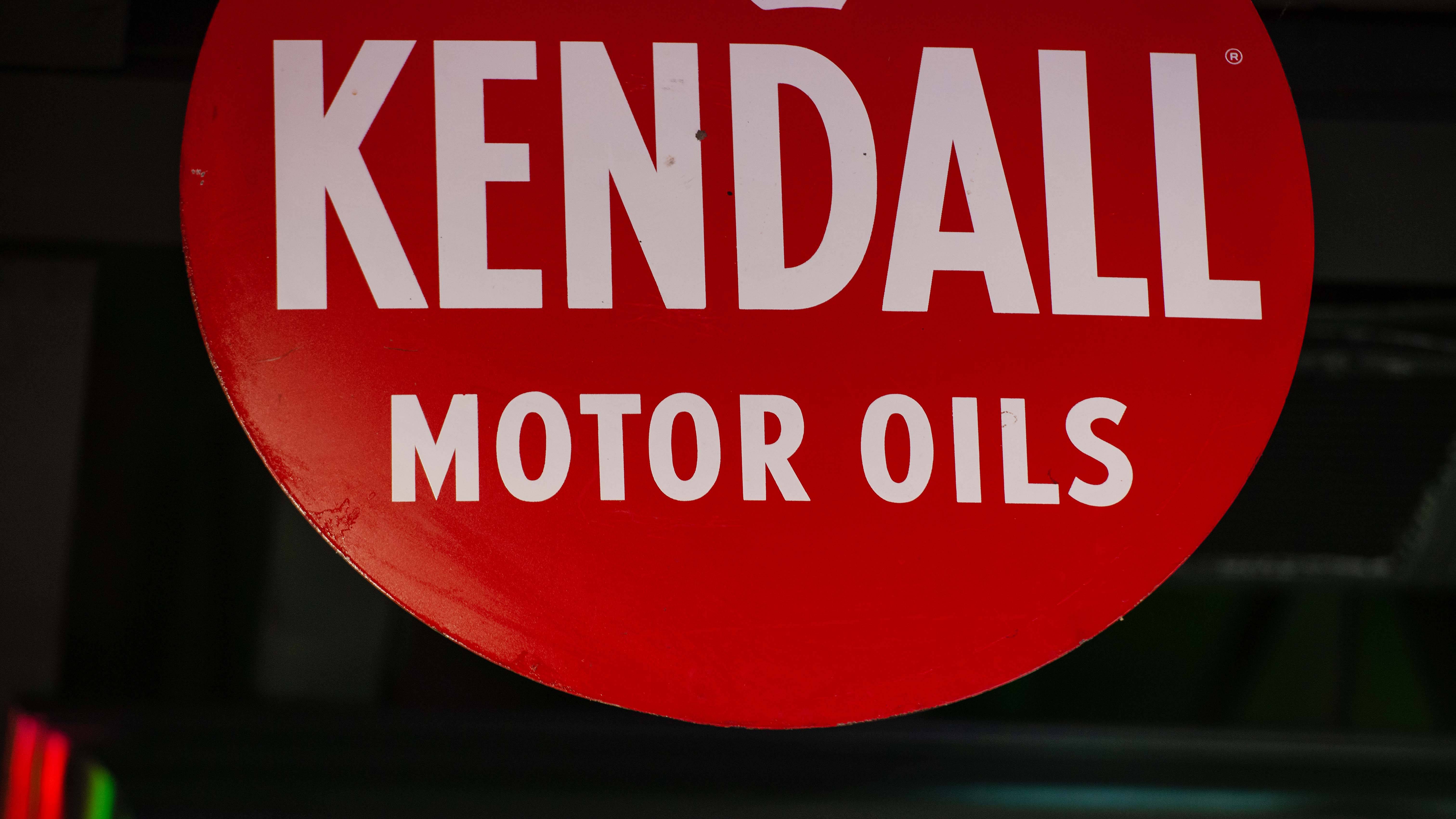 Kendall Motor Oil Double-Sided Tin Sign Auction | Mecum On Time