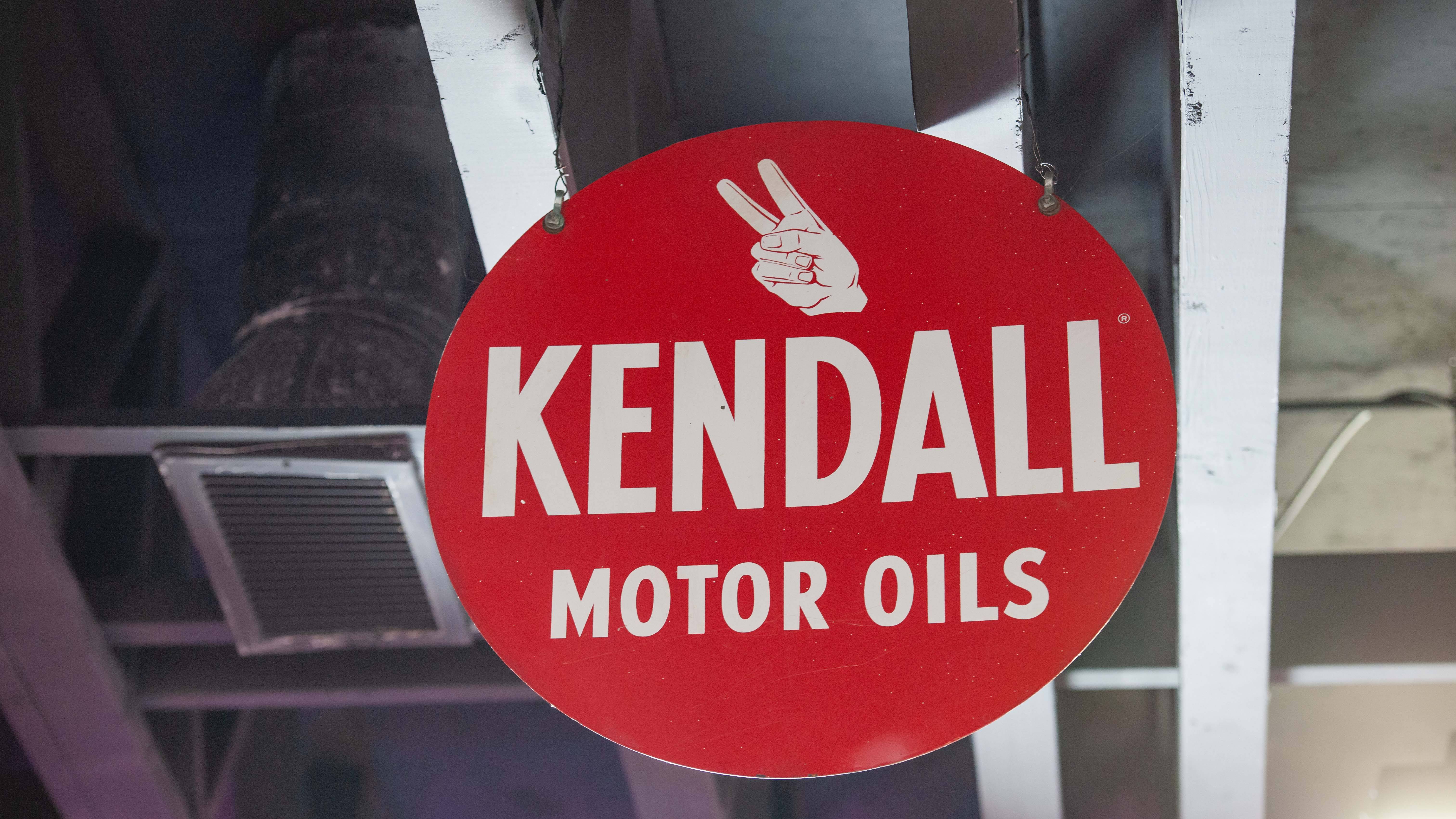 Kendall Motor Oil Double-Sided Tin Sign Auction | Mecum On Time