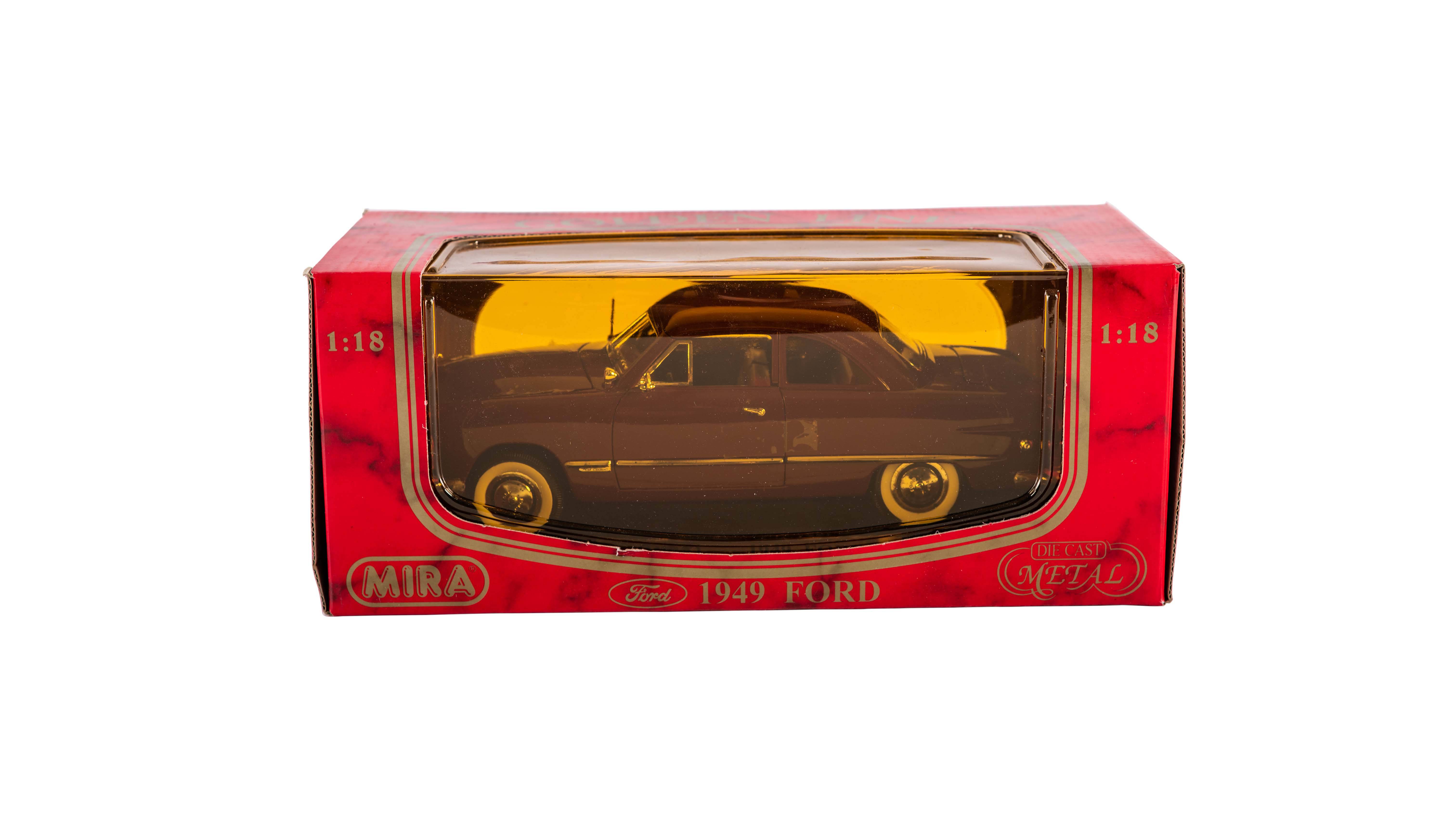 FORD Coupé 1949 vert au 1/18 de SOLIDO MIRA 8089 voiture