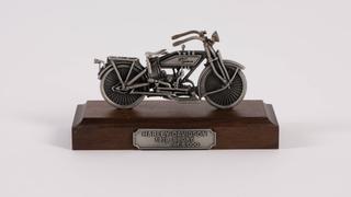 Bid Gallery | Die-Cast, Pewter Replicas, Scale Kits & Sculptures