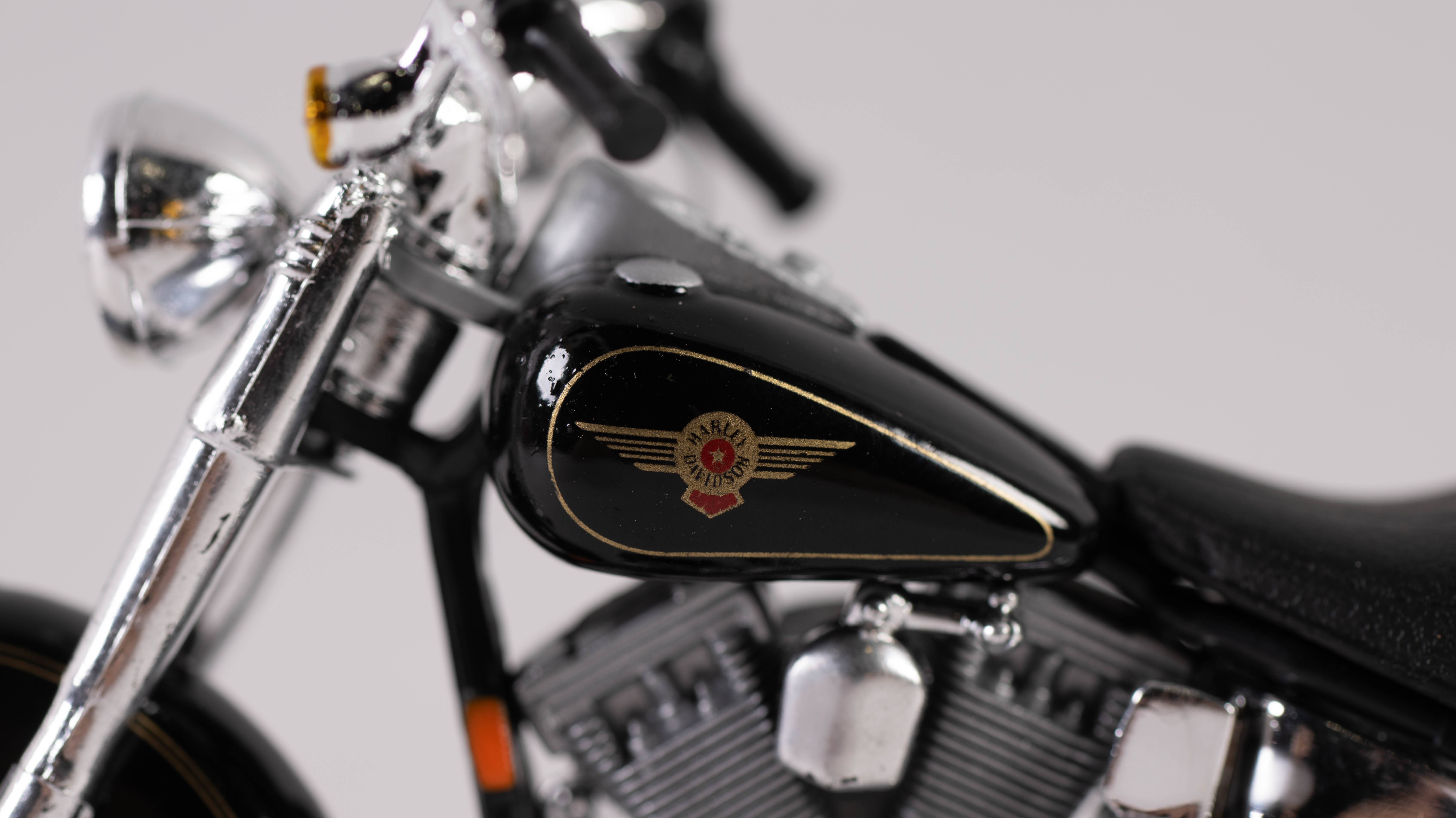 Harley-Davidson 1933 Motorcycle/Sidecar Bank, 1922 JD traveling 