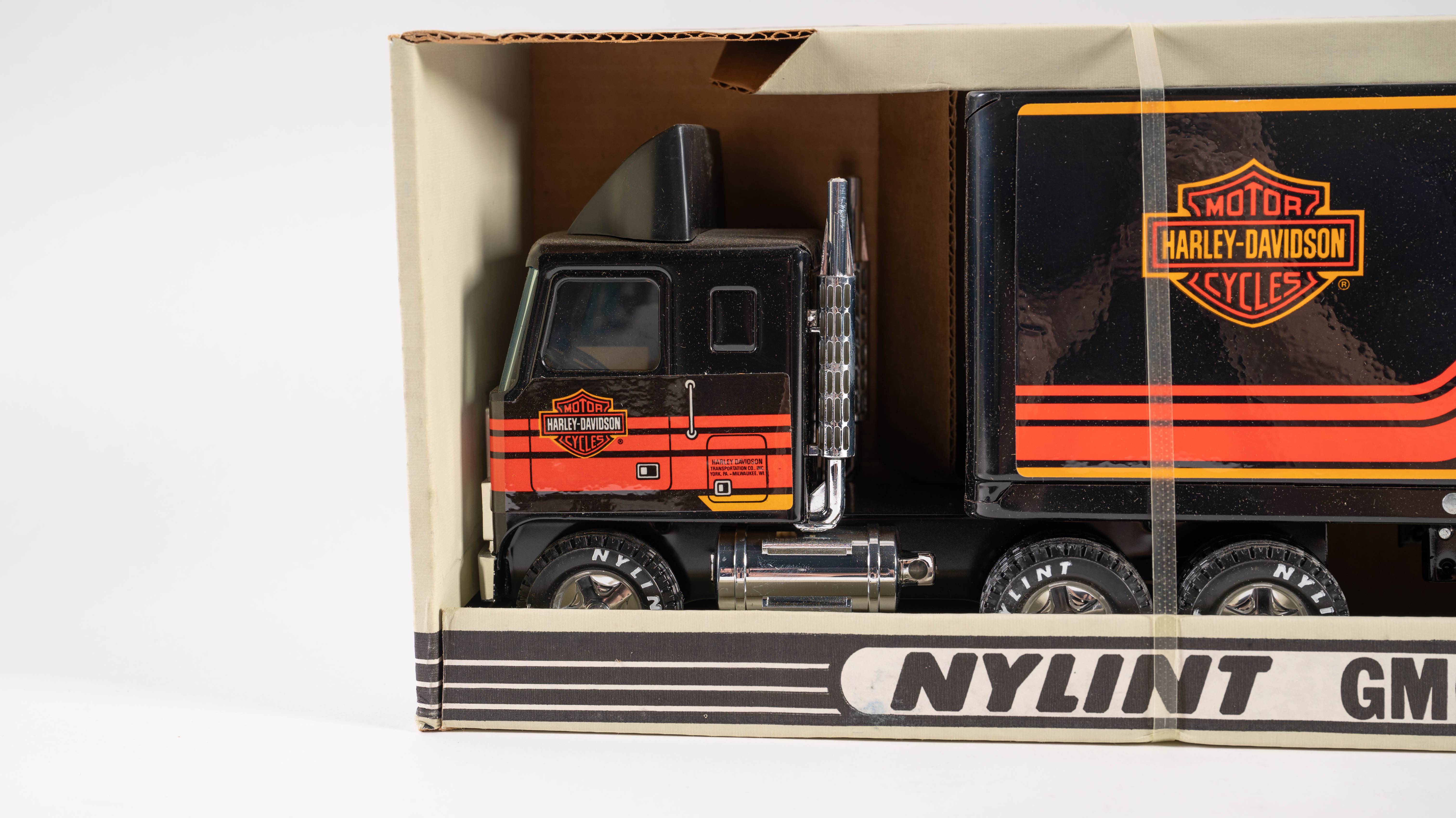 Harley-Davidson Nylint GMC 18-Wheeler Semi Truck Replica