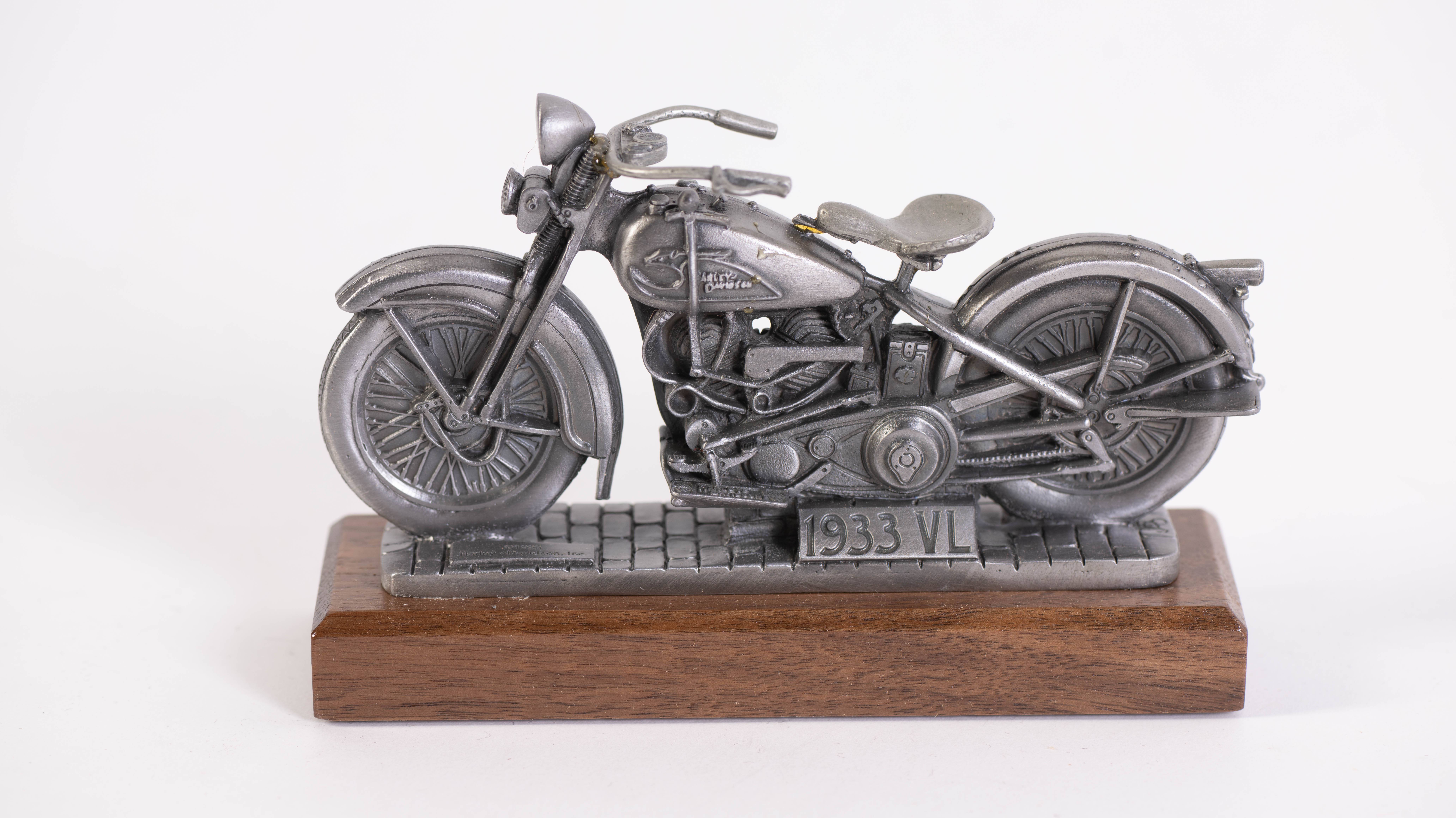 Harley-Davidson 1933 VL & 1942 XA Traveling Museum Replica Models