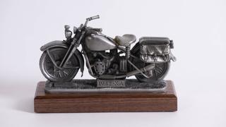 新到着 1942 & VL 1933 Harley-Davidson XA Replica Museum Traveling その他