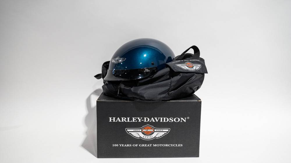 【セット】Harley-Davidson 100周年 オーナー記念品 Harley-Davidson Time Traveler: Wrist Watch, Riding Helmet, and