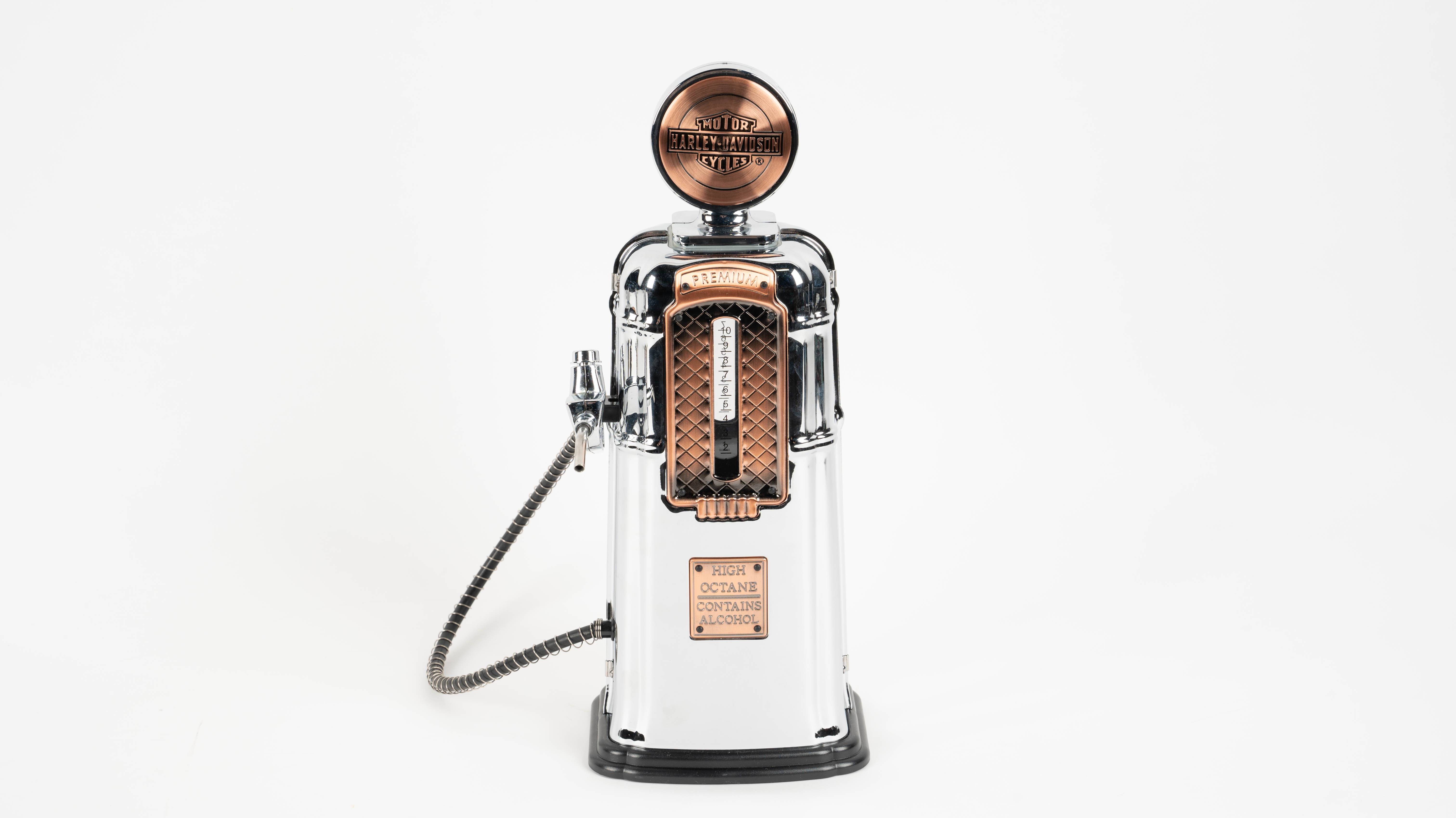 Harley-Davidson Cheers & Celebration Set Auction | Mecum On Time