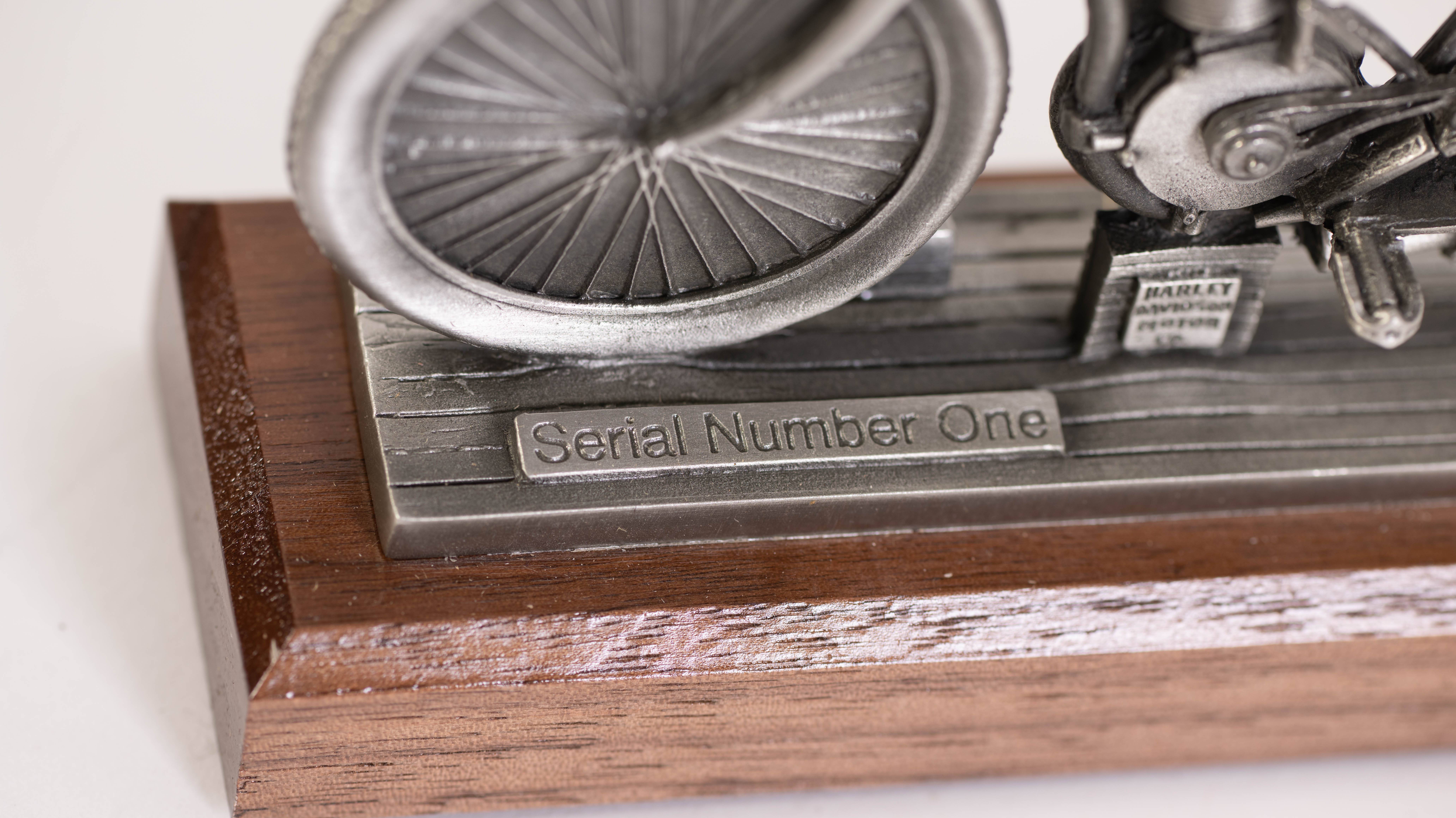 模型・プラモデル harley hd collectible serial number one