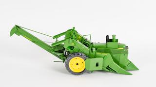 1:16 Scale John Deere - The 4020 Tractor with 237 Corn Picker