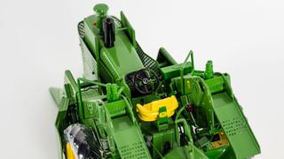1:16 Scale John Deere - The 4020 Tractor with 237 Corn Picker