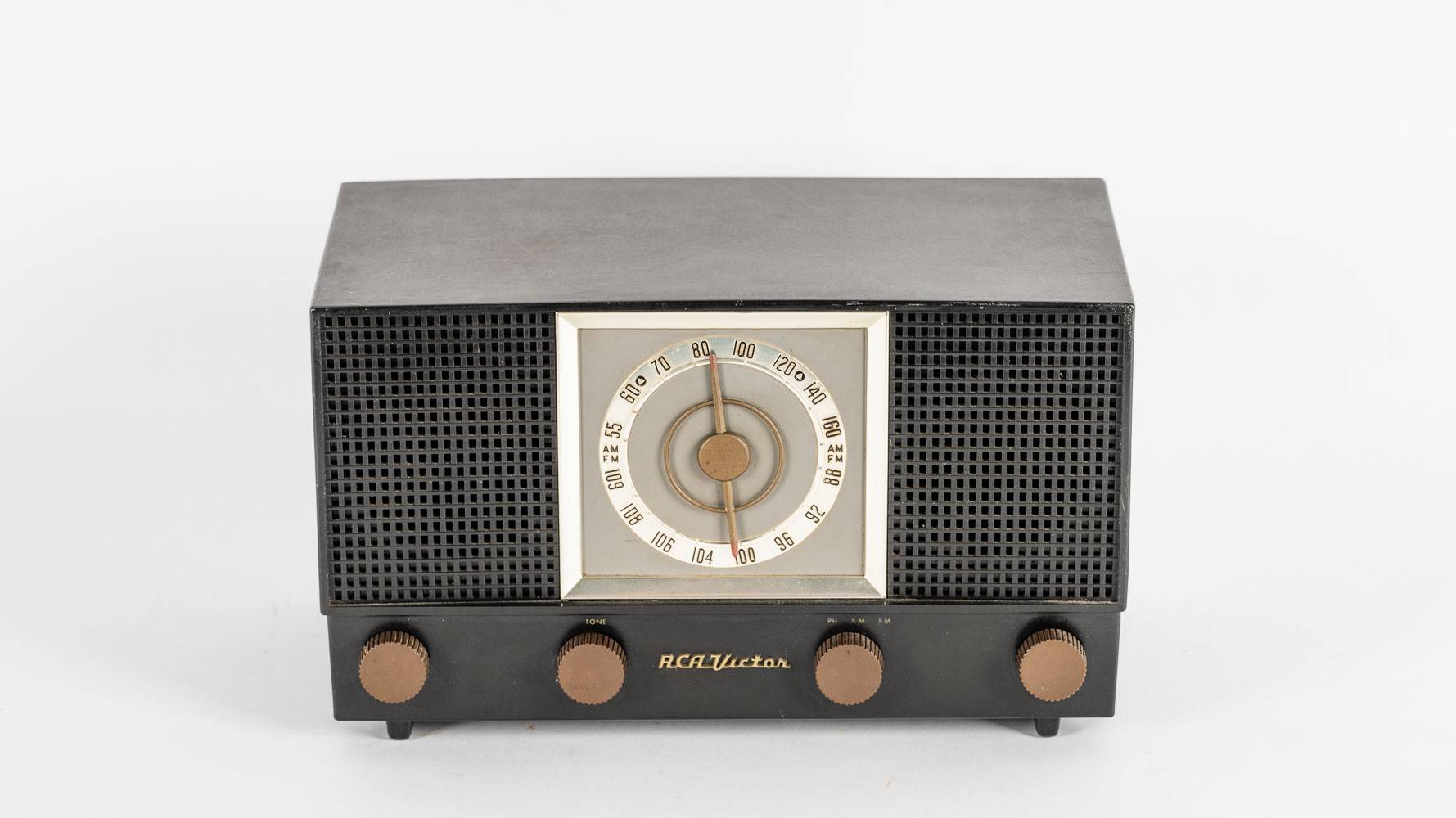 1954 RCA Victor Plastic Radio Auction | Mecum On Time