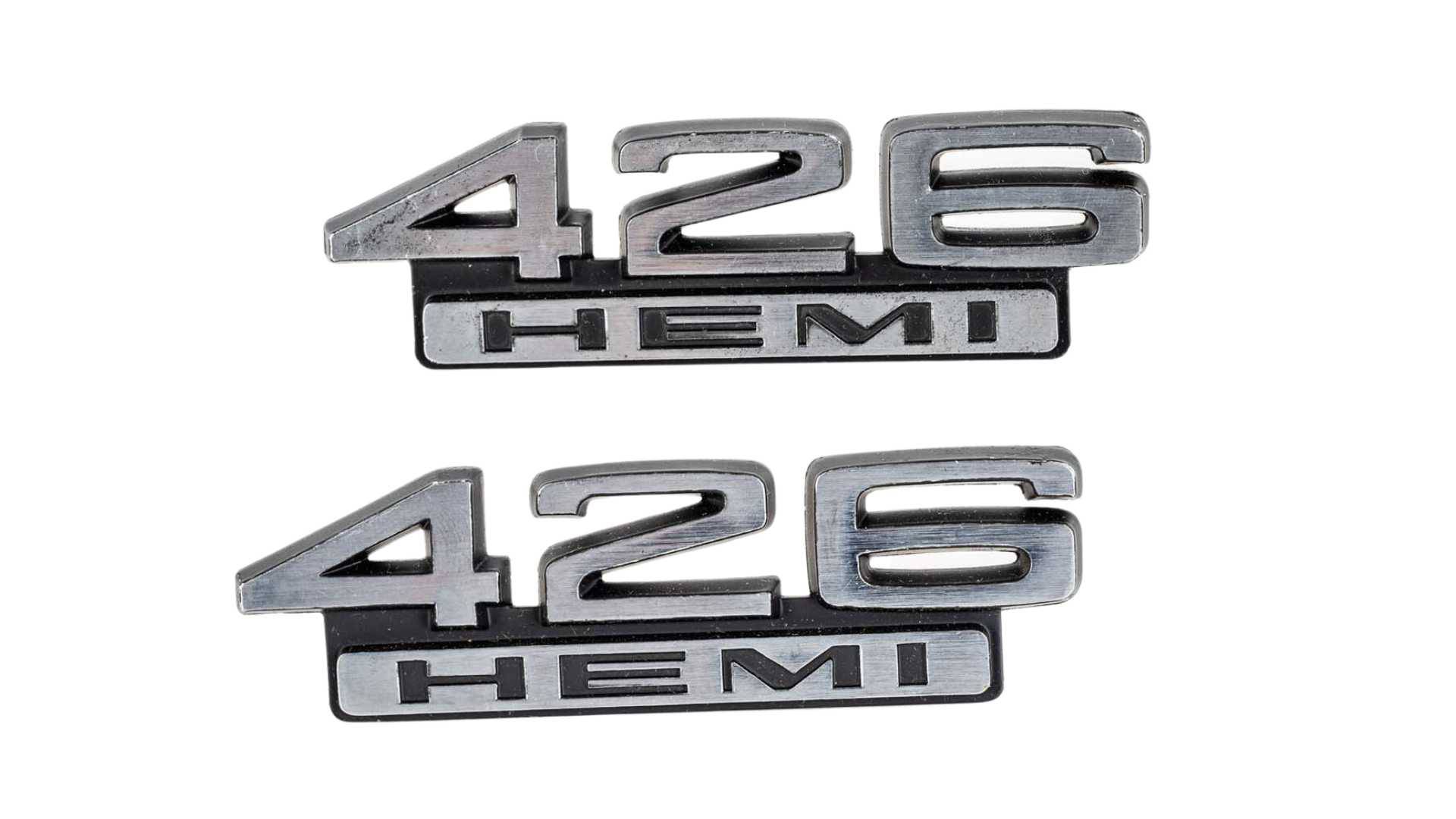 Mopar 426 Hemi Emblems, Part no. 2582344, NOS Auction | Mecum On Time
