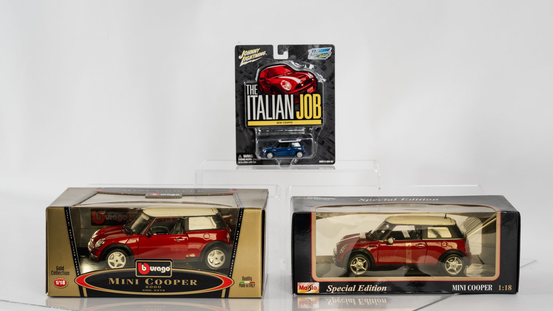 Five 1/18 scale boxed Burago diecast Ferrari models to include 250 Testa  Rossa (1957), F40 (race car