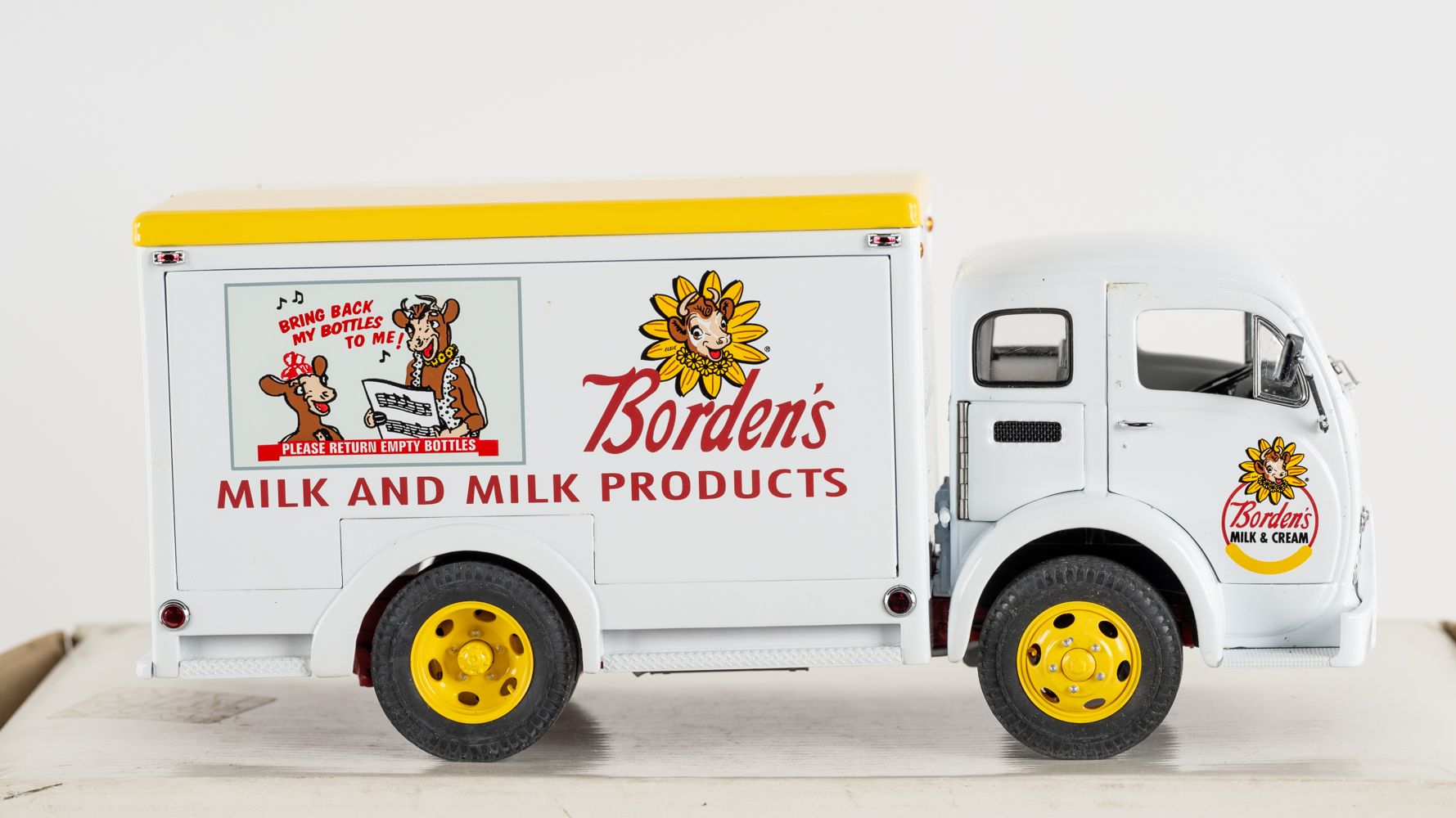 The Danbury Mint 1955 Borden's Milk Truck Auction | Mecum On