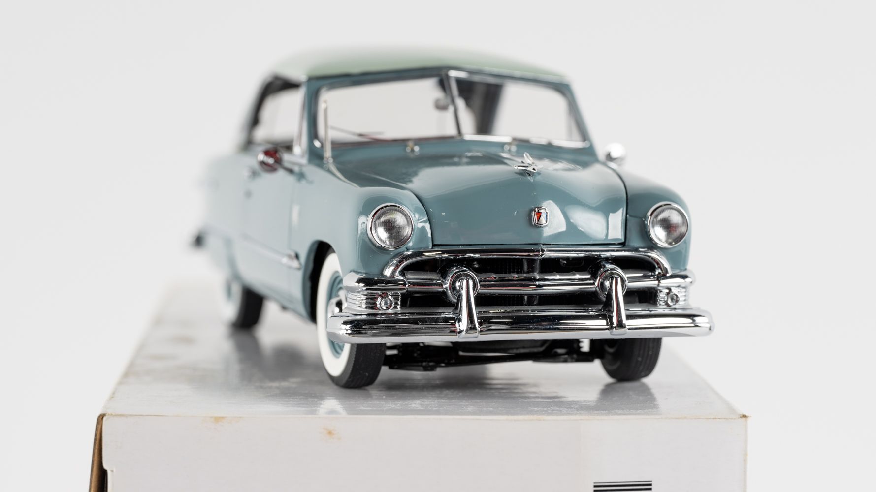 The Danbury Mint 1951 Ford Victoria Coupe Auction | Mecum On Time