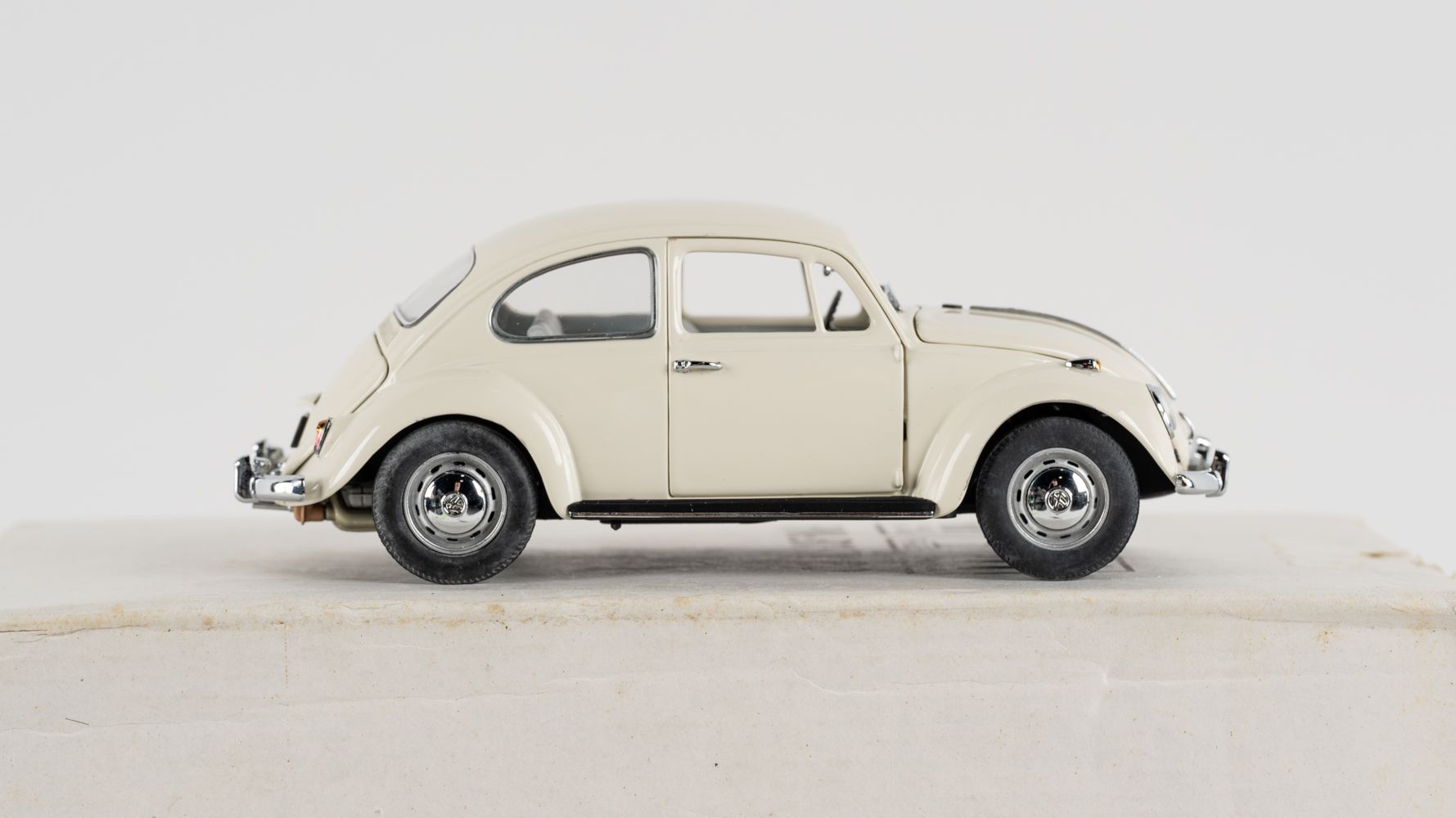 フランクリンミント1967 VOLKSWAGEN BEETLE1992 1992 Franklin Mint 1:24 1967 Yellow Volkswagen Beetle