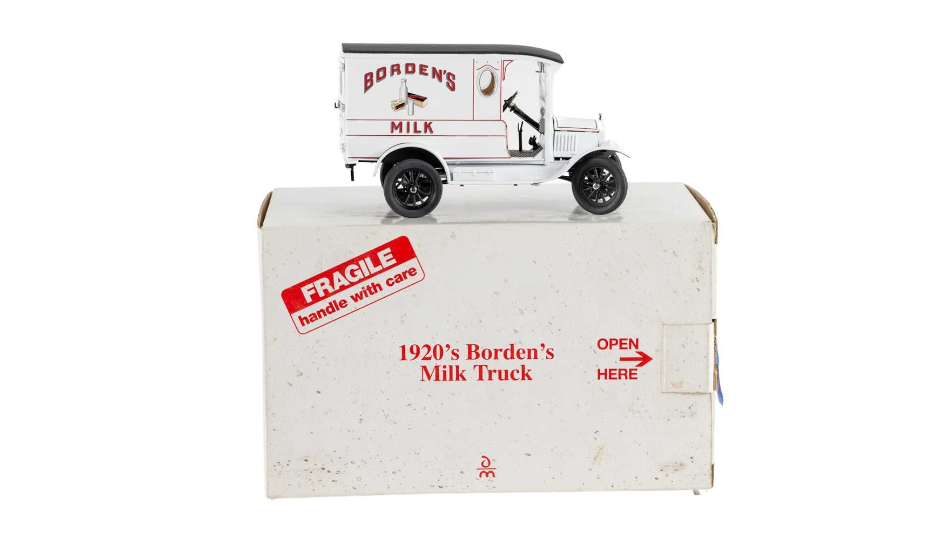 Danbury Mint shops 1920's Bordens Milk Truck