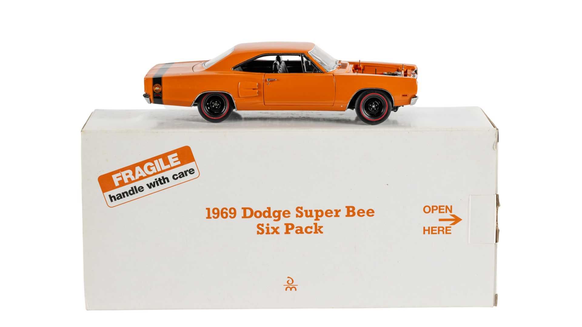 【DOGEN】フィギュア The Danbury Mint 1969 Dodge Super Bee Six Pack Auction | Mecum On Time