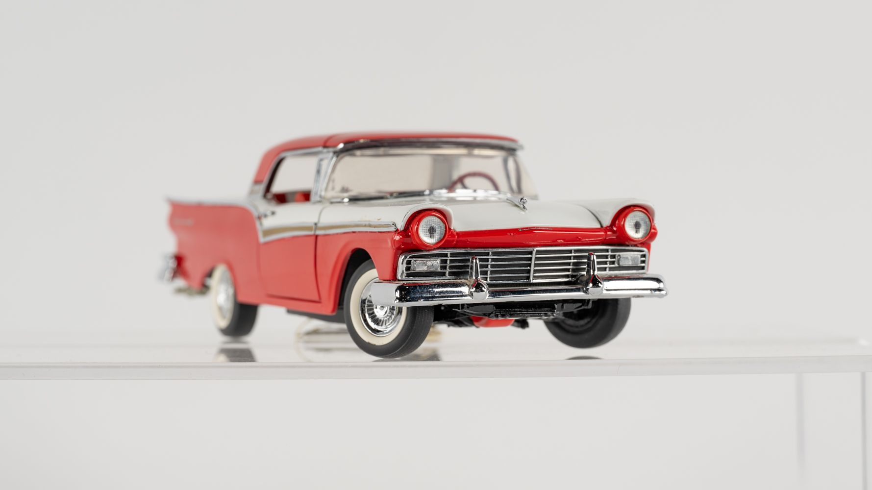 The Franklin Mint 1957 Ford Fairlane 500 Skyliner Auction | Mecum