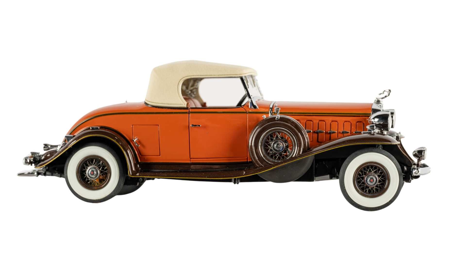 The Danbury Mint Limited Edition 1932 Cadillac V-16 Roadster