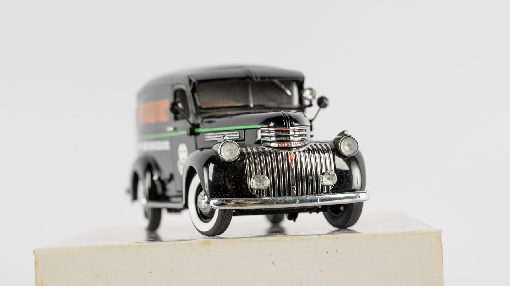 The Danbury Mint 1940s Chevy Bomb Squad Truck Auction | Mecum On Time
