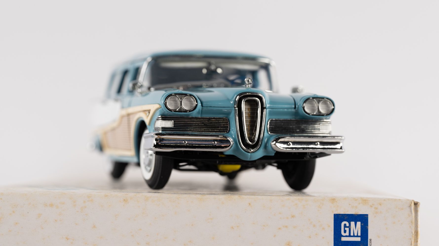 The Danbury Mint Horizon Blue 1958 Ford Edsel Bermuda Station