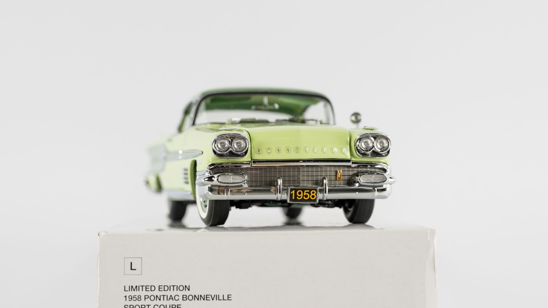 The Danbury Mint 1958 Pontiac Bonneville Sport Coupe Auction