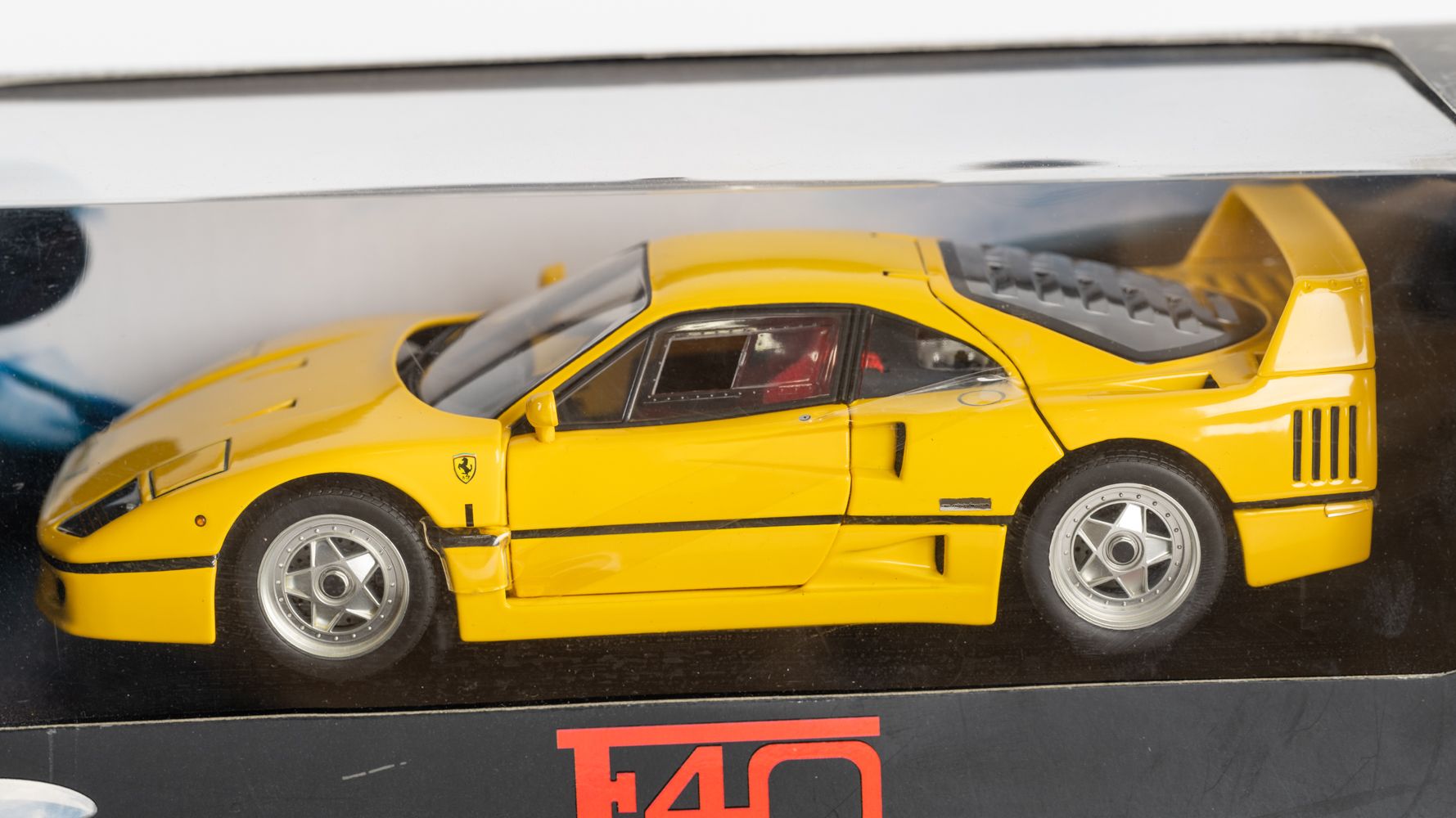 Ferrari f40 hot wheels 1 18 online