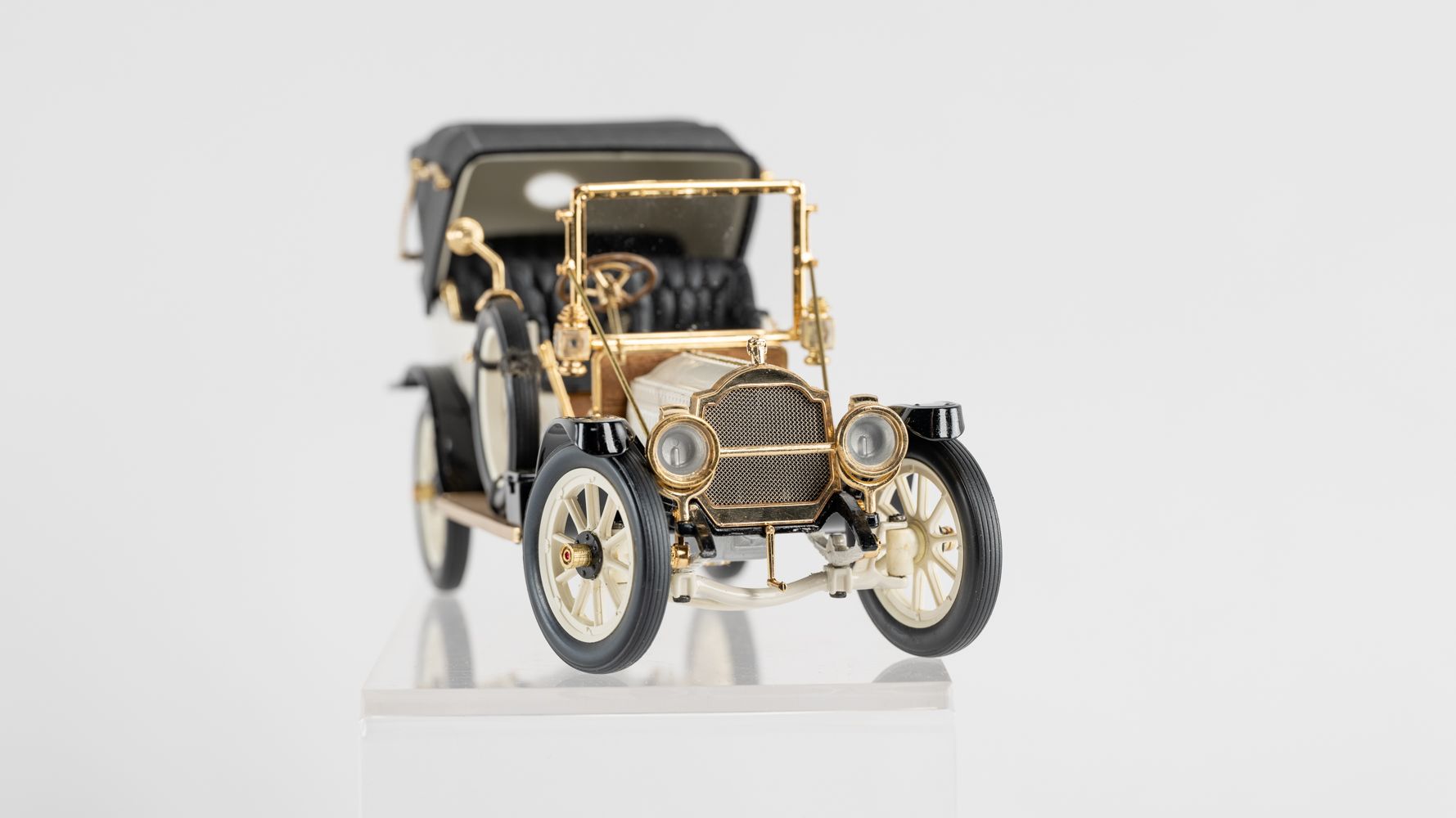The Franklin Mint The 1912 Packard Victoria Model 1-48 Auction