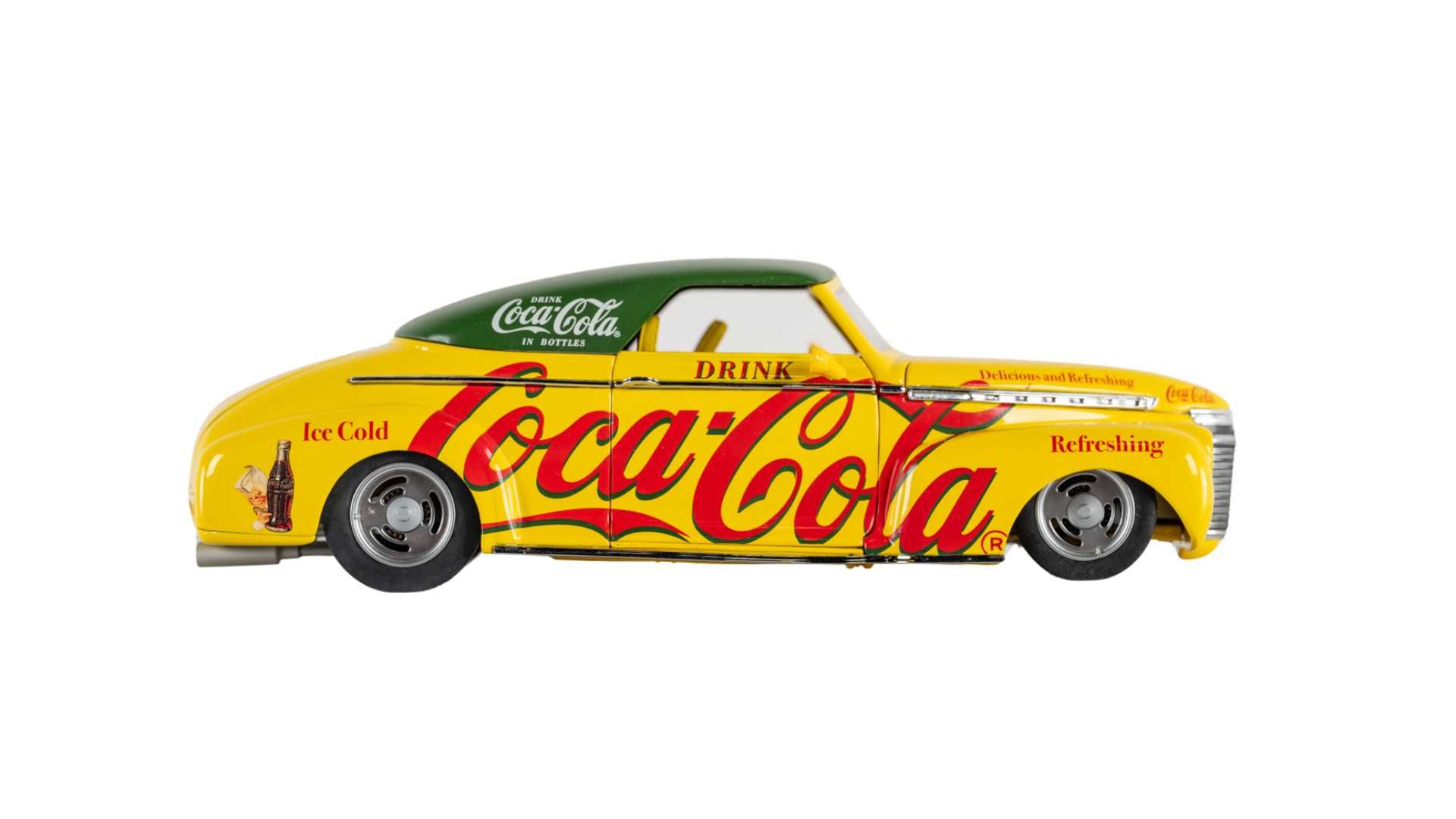Ｓ★商品Ｎｏ.３７２６★Ｃｏｃａ―Ｃｏｌａ缶バッグ＋積載車＋グラス＋腕時計他色々 The Danbury Mint 1941 Coca-Cola Chevy Custom Rod Auction | Mecum