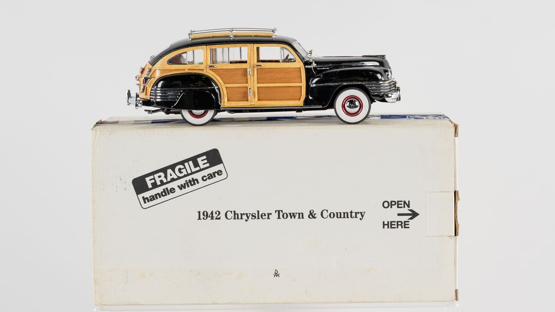 The Danbury Mint 1942 Chrysler Town & Country Auction | Mecum On Time