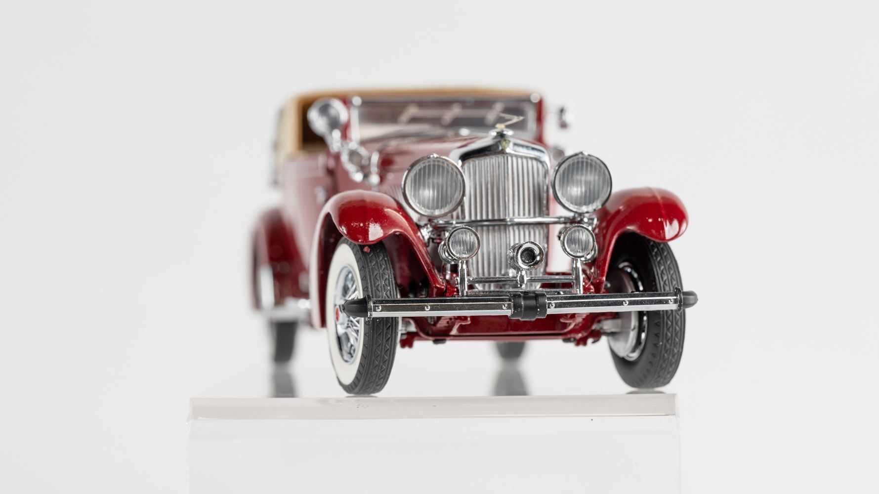Franklin Mint 1/24 High Detail Classic Cars comprising 1938 Duesenberg Coupe Simone plus 1933 Duesen
