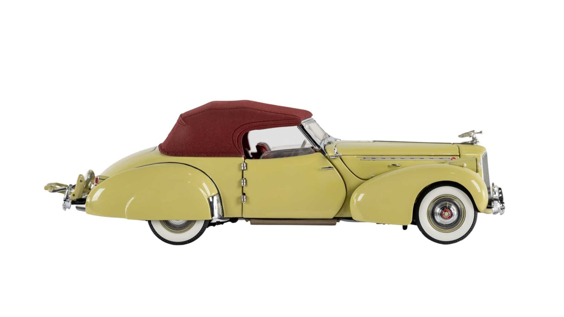 The Franklin Mint 1940 Packard Darrin Auction | Mecum On Time