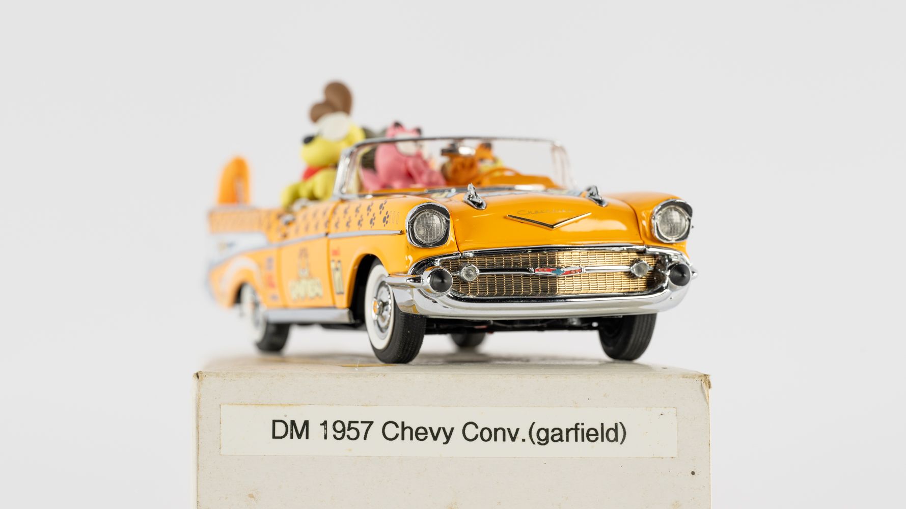 The Danbury Mint 1957 Chevrolet Convertible Garfield Parade Car