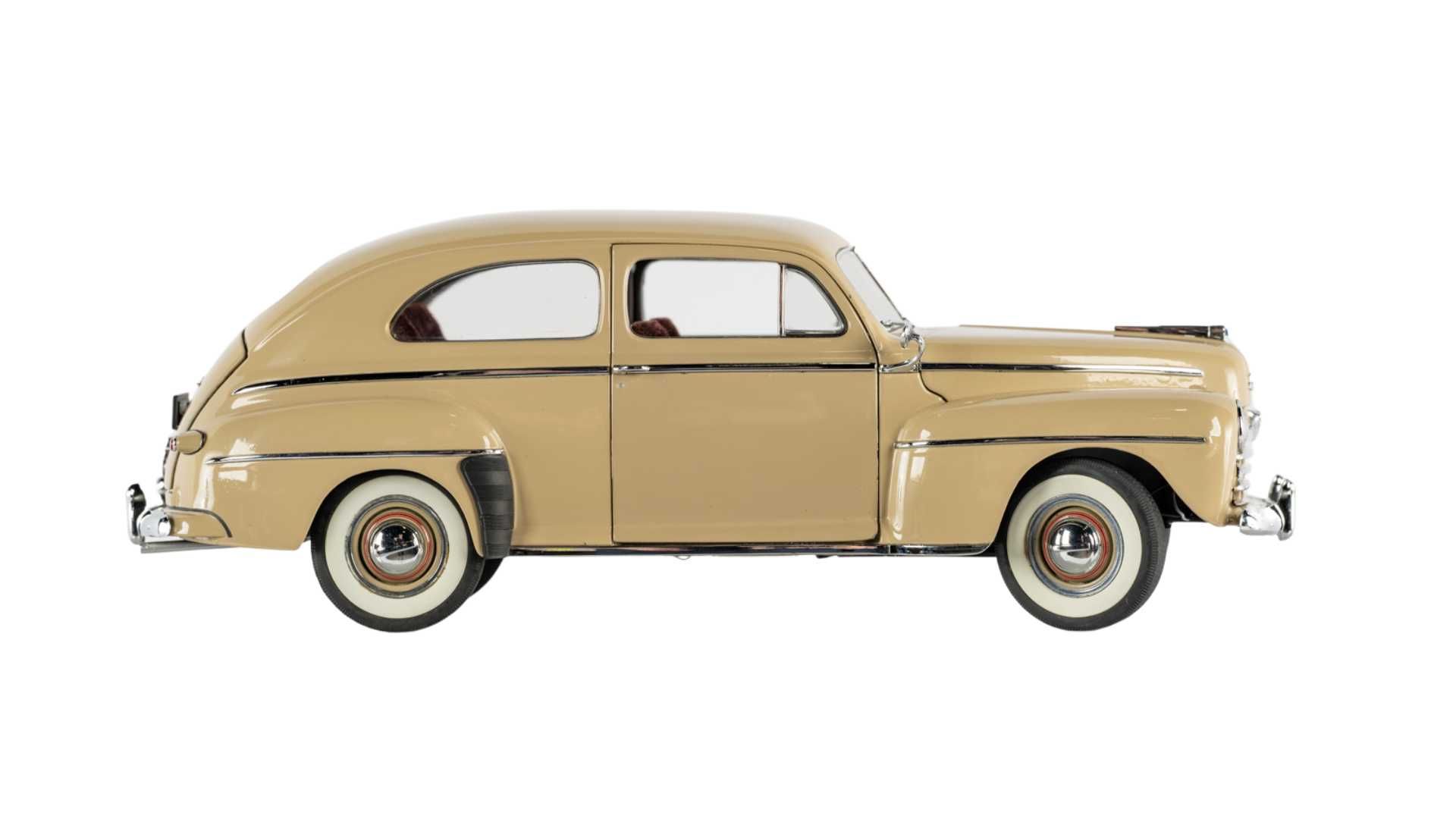 ダンバリーミント　1948 シボレーフリートライン & 1947 フォード　2台 The Danbury Mint 1947 Ford Super Deluxe Tudor Sedan Auction