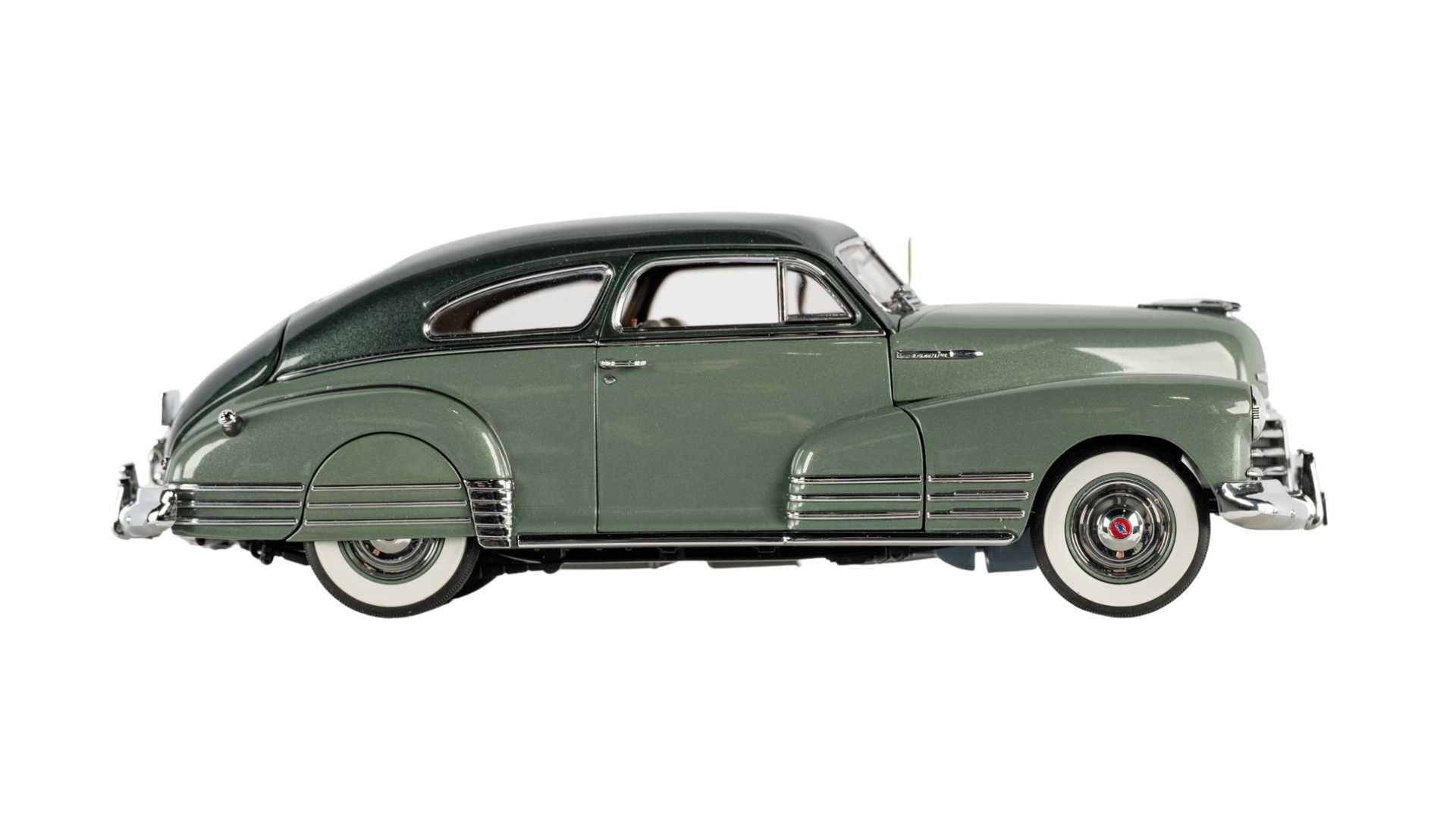 ダンバリーミント　1948 シボレーフリートライン & 1947 フォード　2台 The Danbury Mint 1948 Chevrolet Fleetline Aerosedan Auction