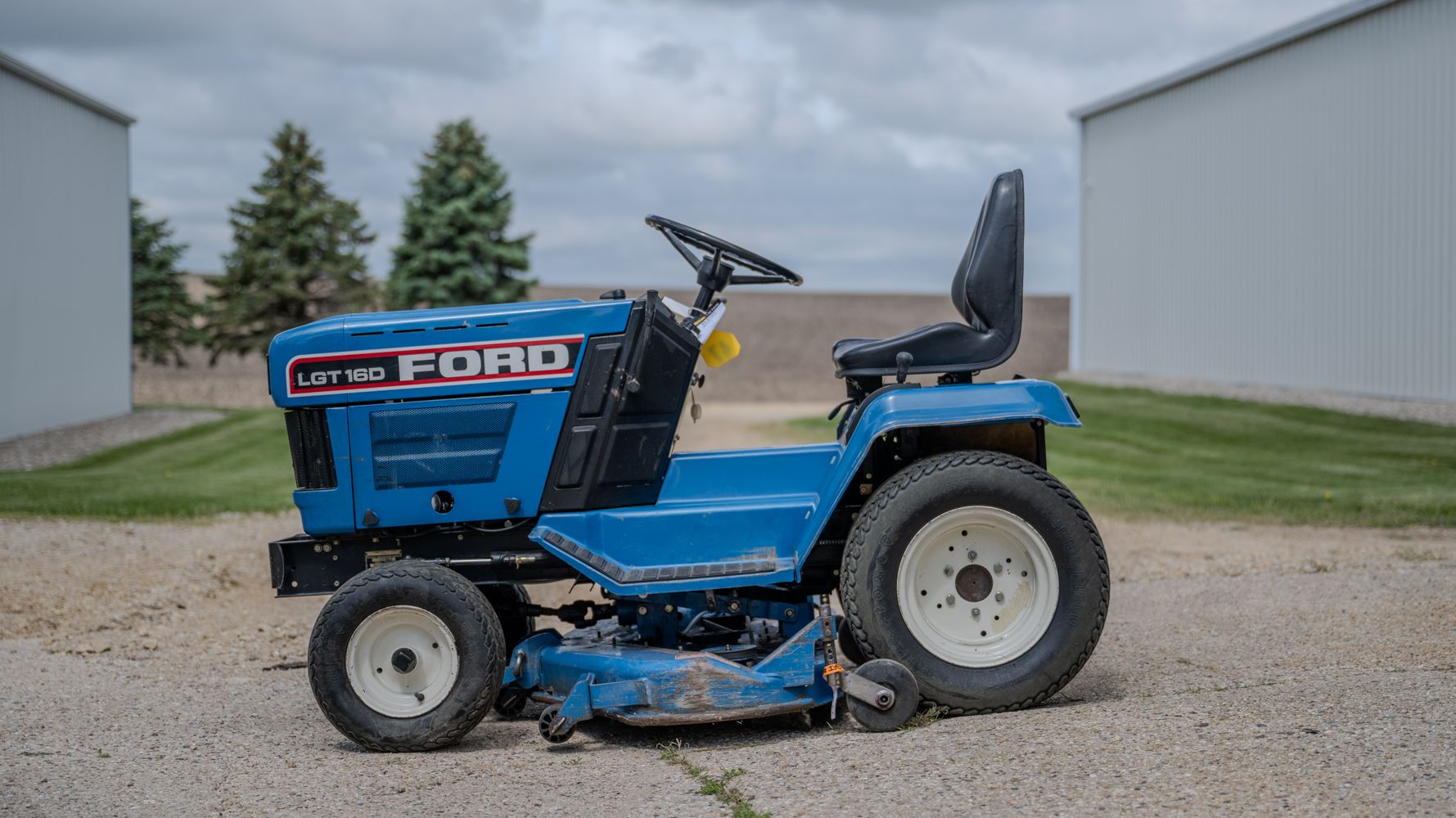1989 Ford LGT16D Tractor with 48