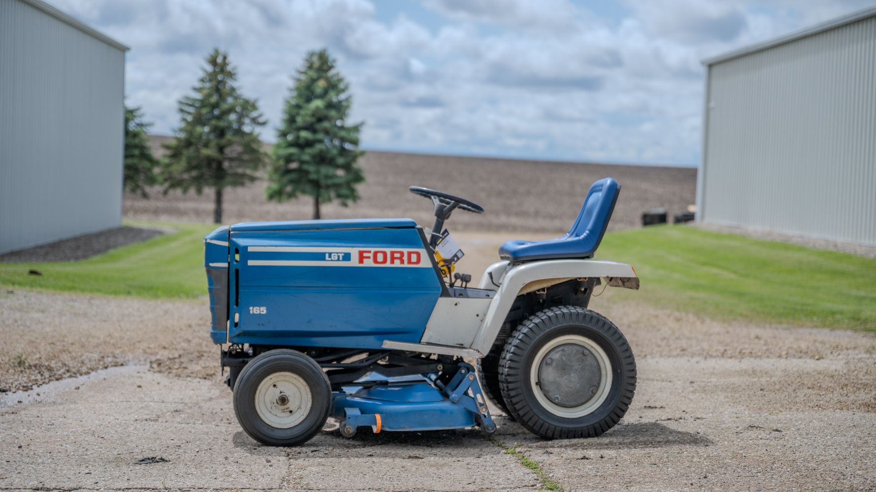 1986 Ford LGT165 Tractor with 42