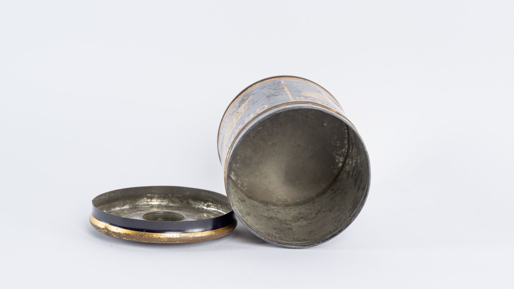 Granger Rough Cut Pipe Tobacco Tin Auction