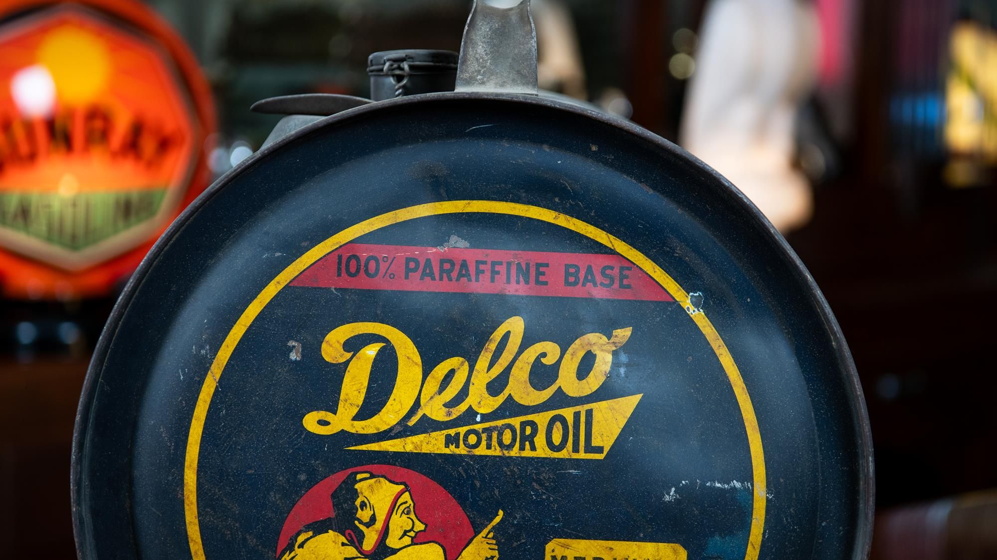 Rare 1920s Delco 5-Gallon Rocker Oil Can Auction | Mecum On Time