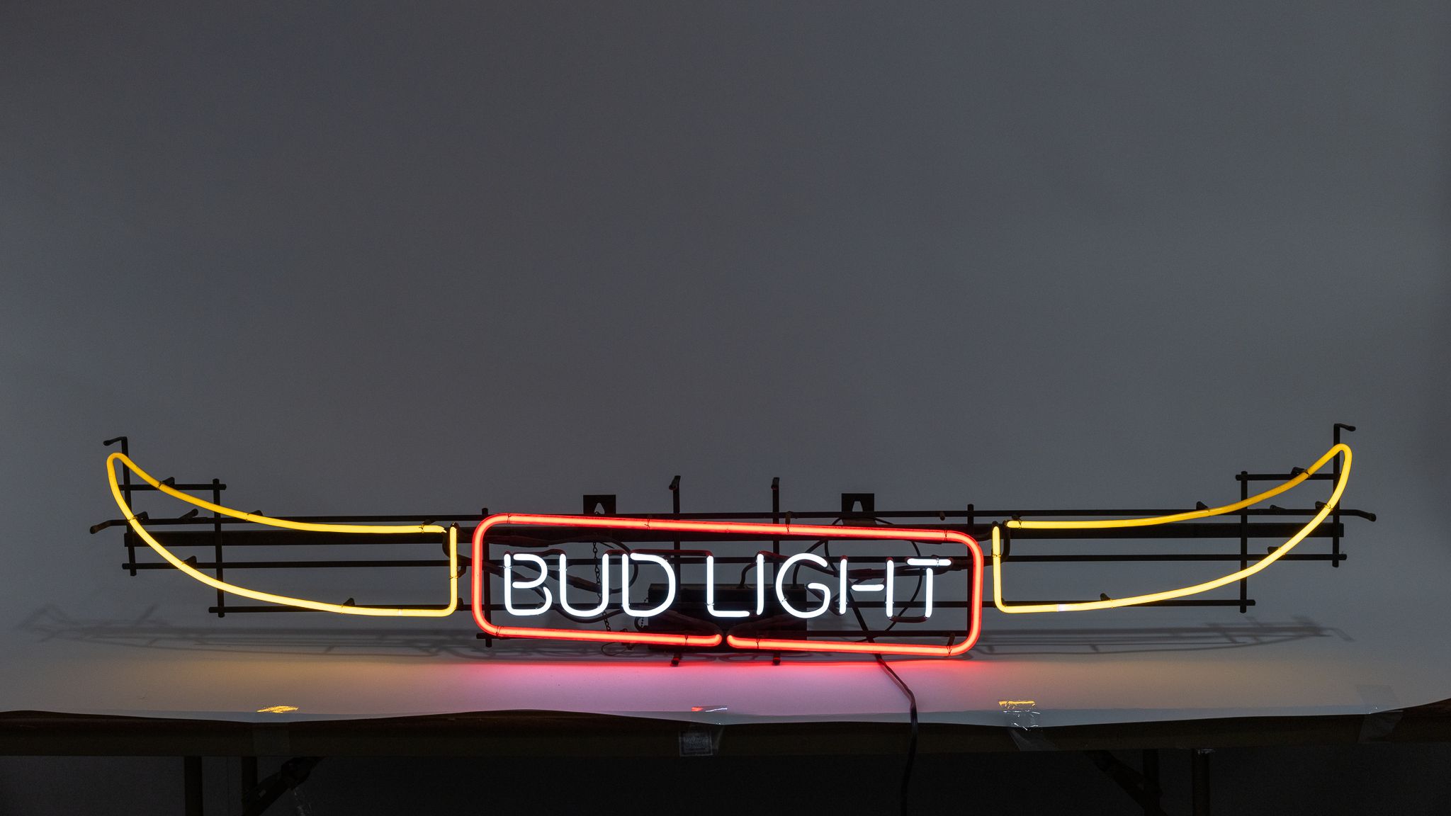 Bud Light USA オリンピック 1984 ネオンライト Bud Light Horizontal Bullhorn Neon Sign Auction | Mecum On Time