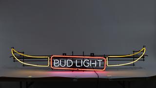 Bud Light USA オリンピック 1984 ネオンライト Bud Light Horizontal Bullhorn Neon Sign Auction | Mecum On Time