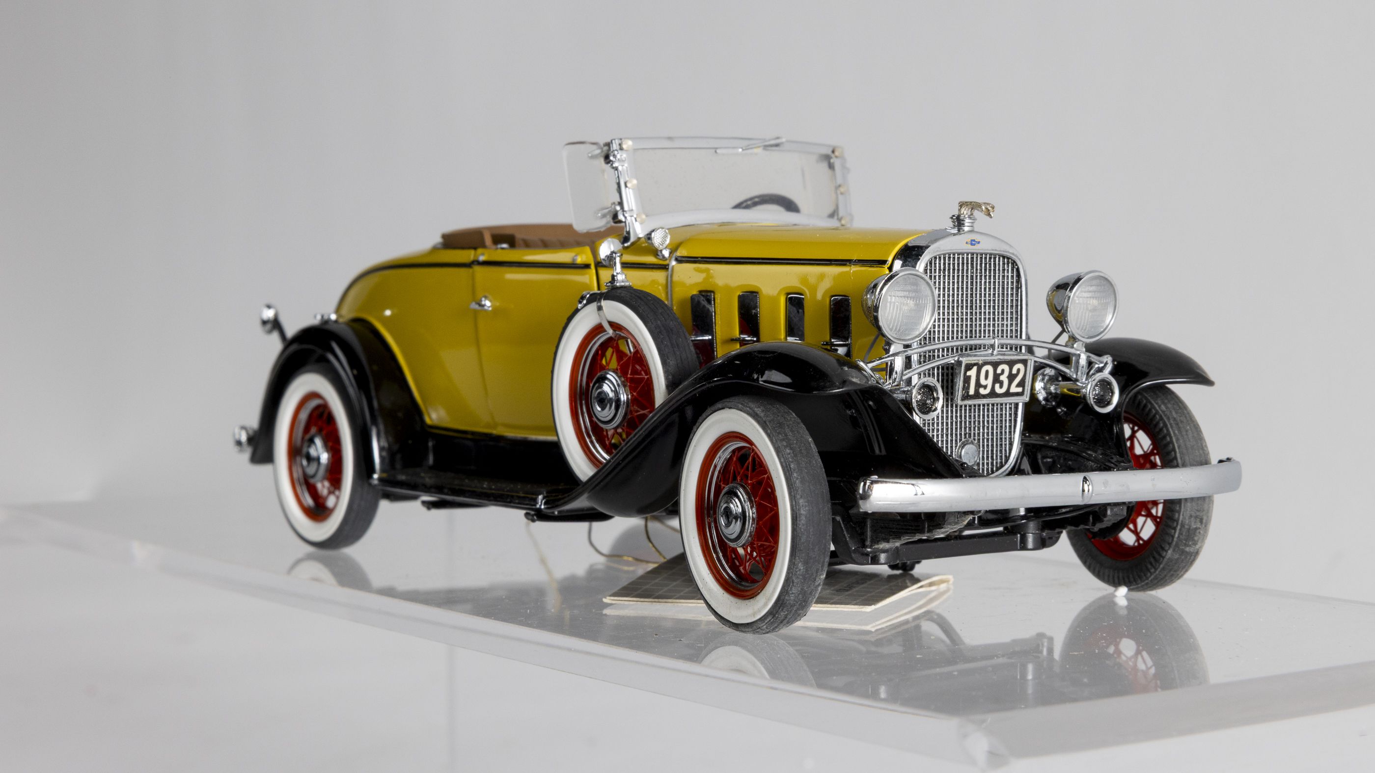 Franklin Mint 1:24 1932 Chevy Confederate Deluxe Sport Roadster