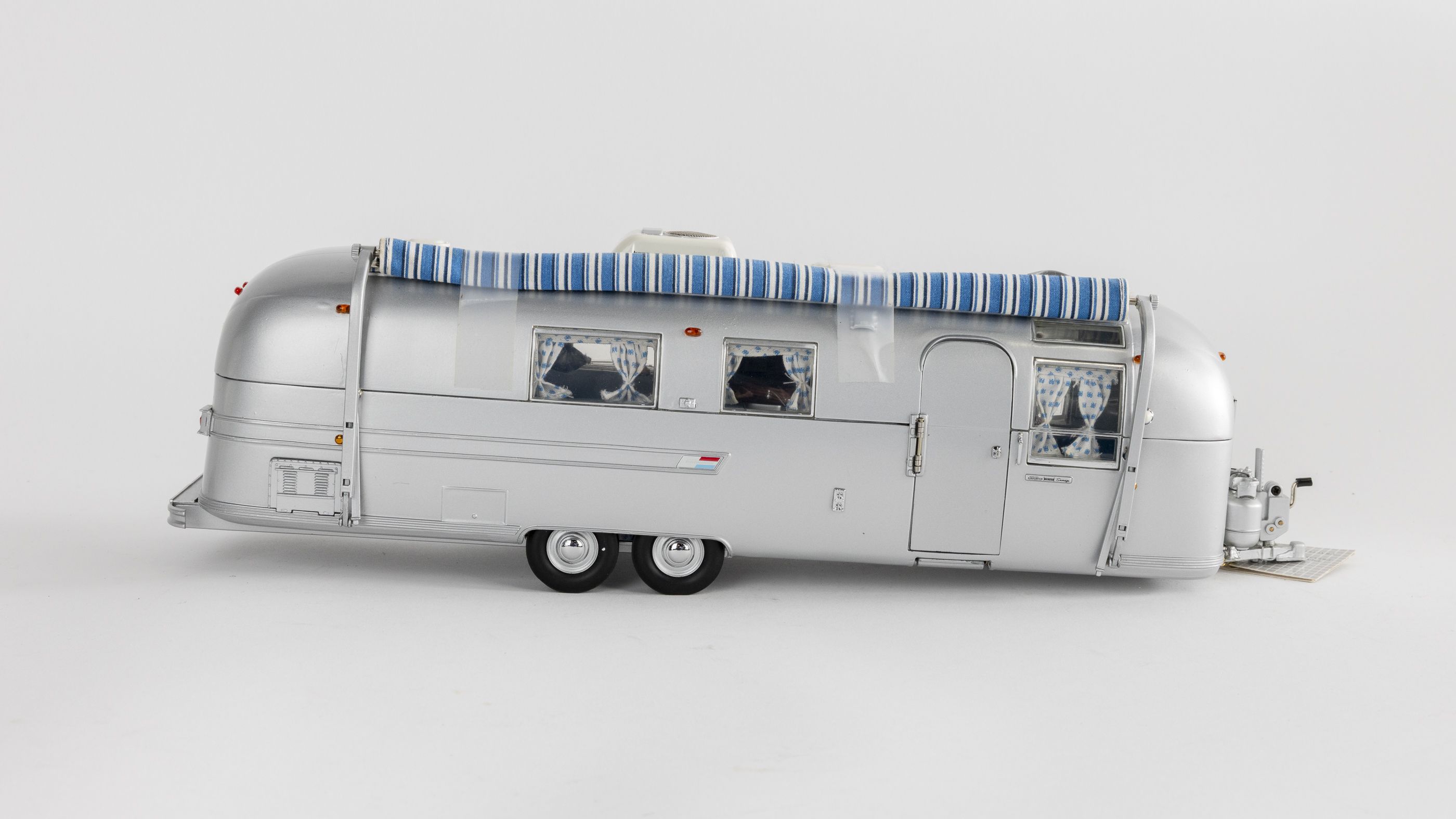 Franklin Mint 1:24 Airstream Trailer Auction | Mecum On Time