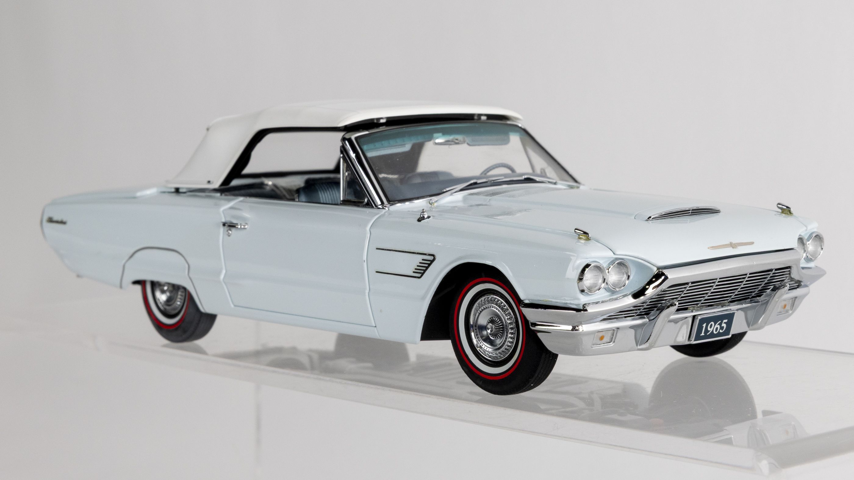 Danbury Mint 1:24 1965 Ford Thunderbird Convertible Auction