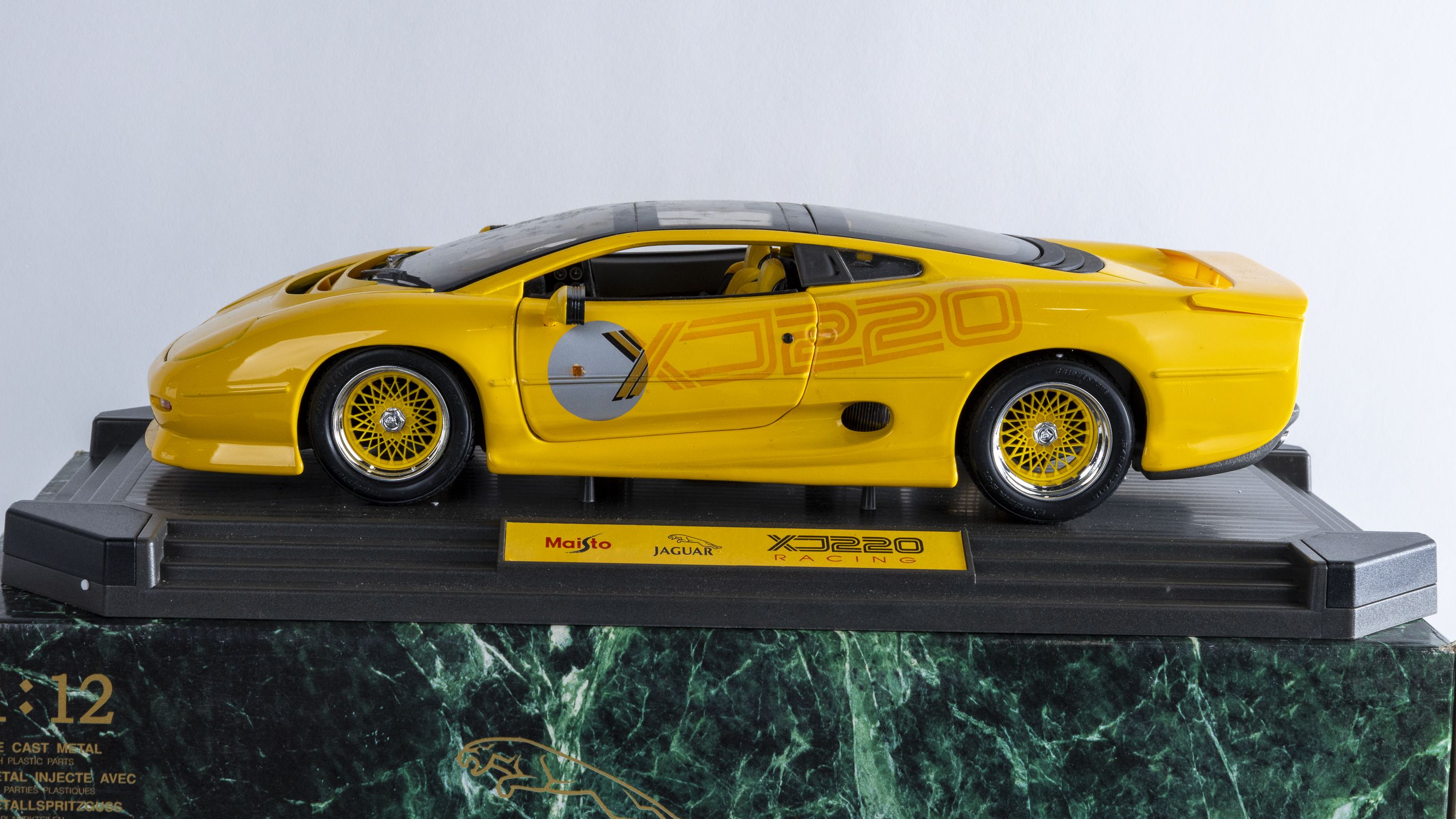 Maisto 1:12 Jaguar XJ220 1993 Auction | Mecum On Time