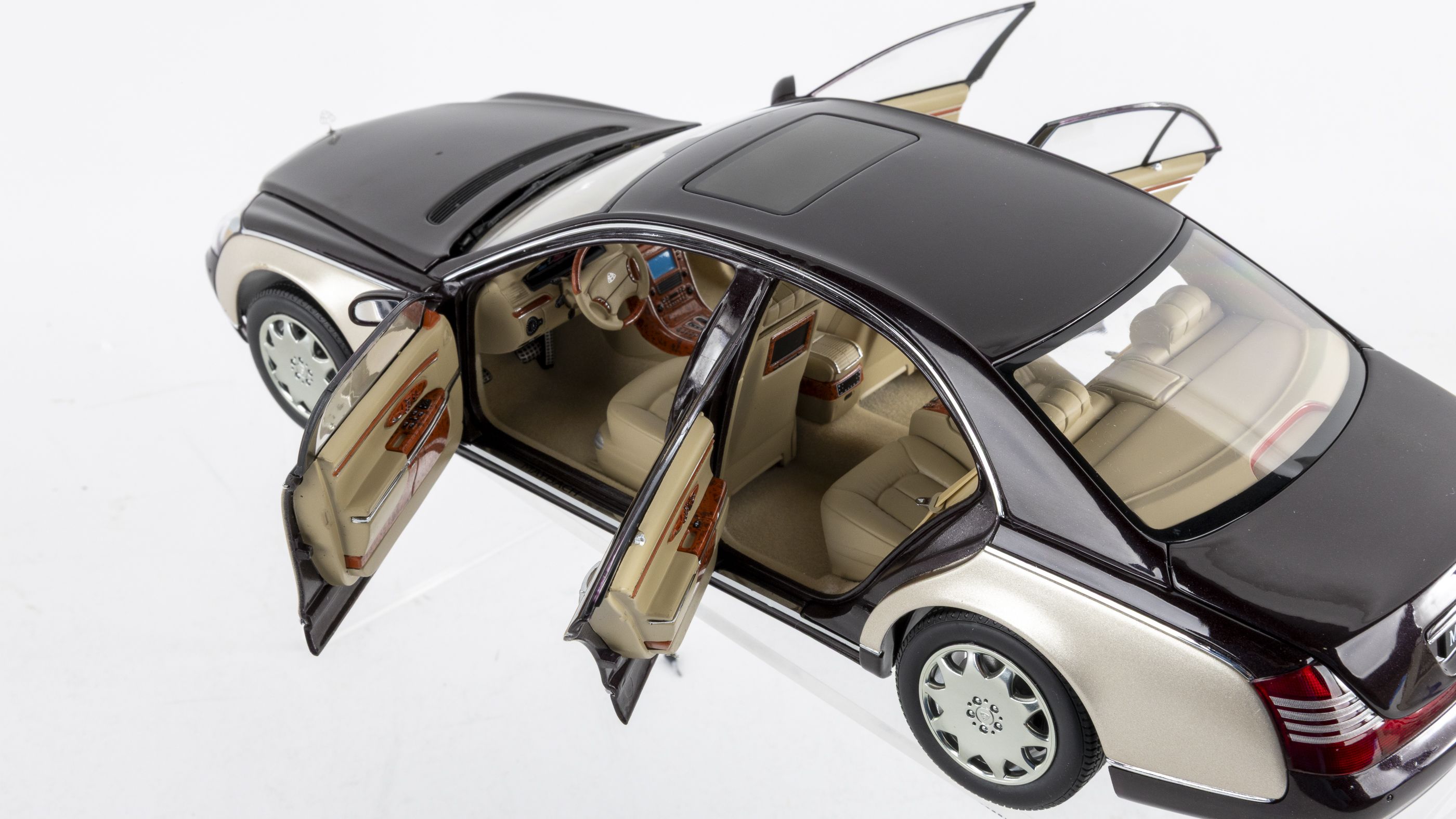Autoart Millennium 1:18 Maybach 57, Bronze & Black Auction | Mecum