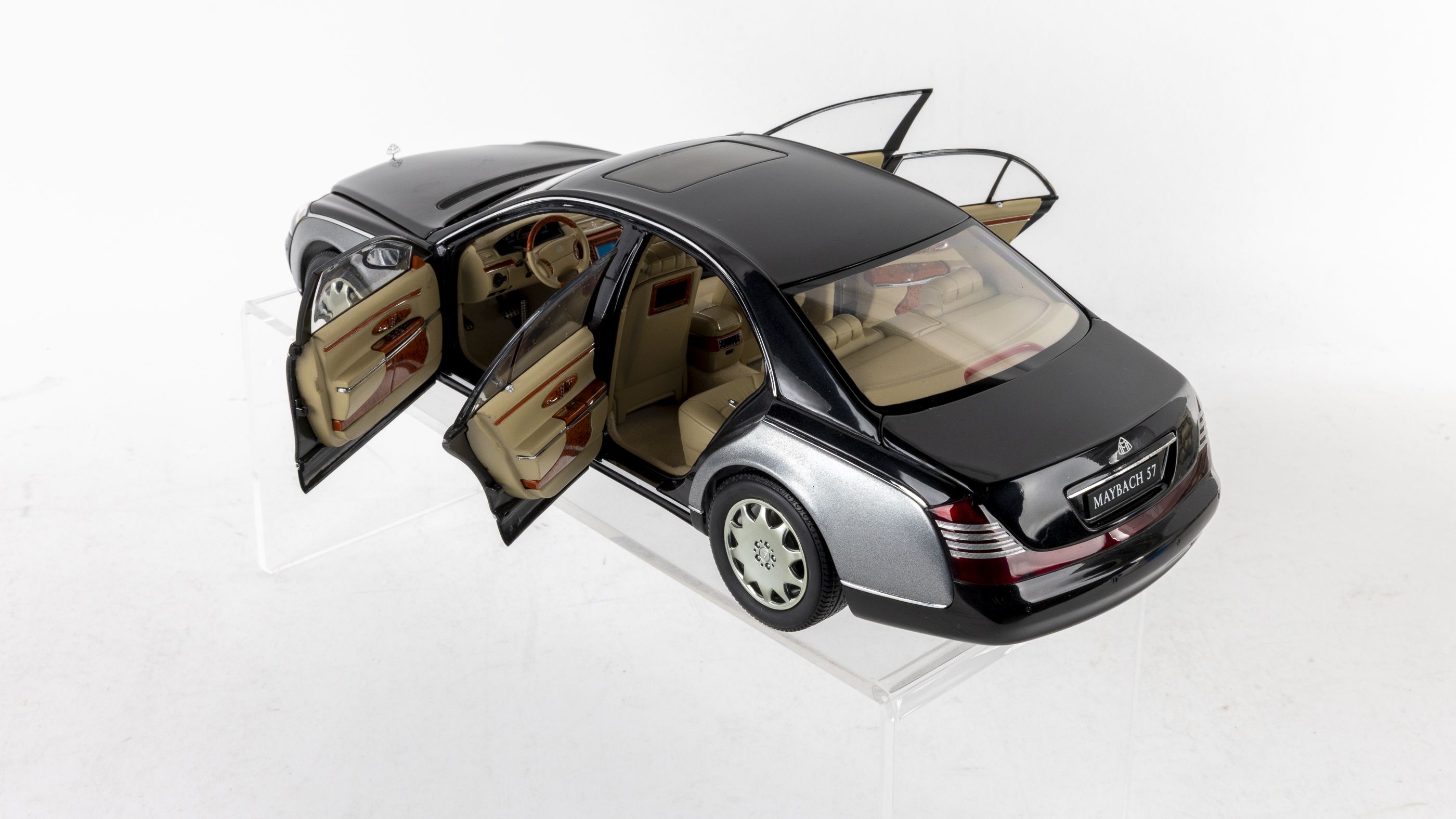 Autoart Millennium 1:18 Maybach 57, Silver & Black Auction | Mecum 