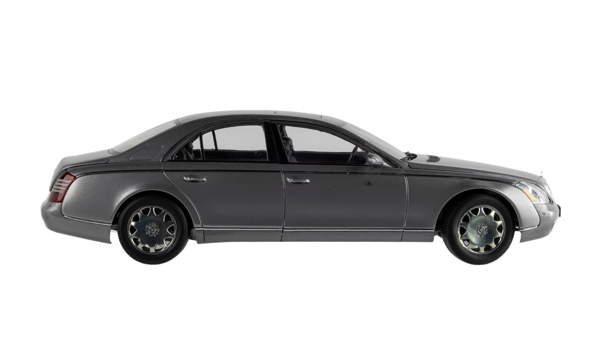 Autoart Millennium 1:18 Maybach 57, Silver Auction | Mecum On Time