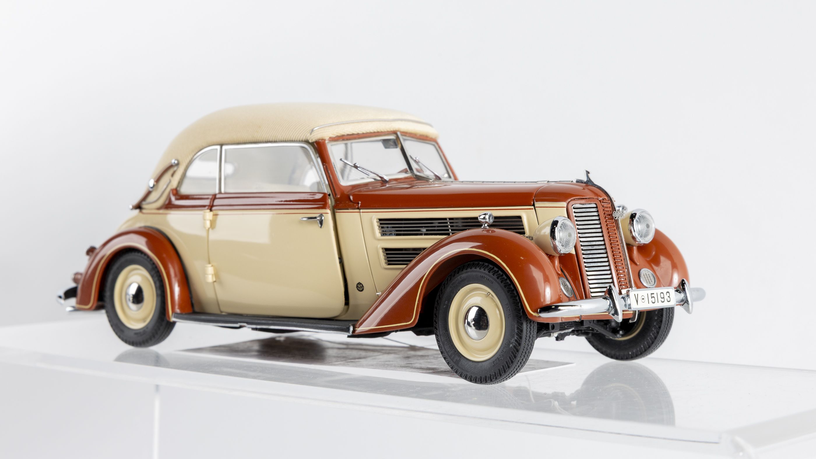 ミニカー CMC 1/24 Audi 920 Cabriolet 1938-1940 CMC 1:24 Audi 920 Cabriolet 1938-1940 Auction | Mecum On Time